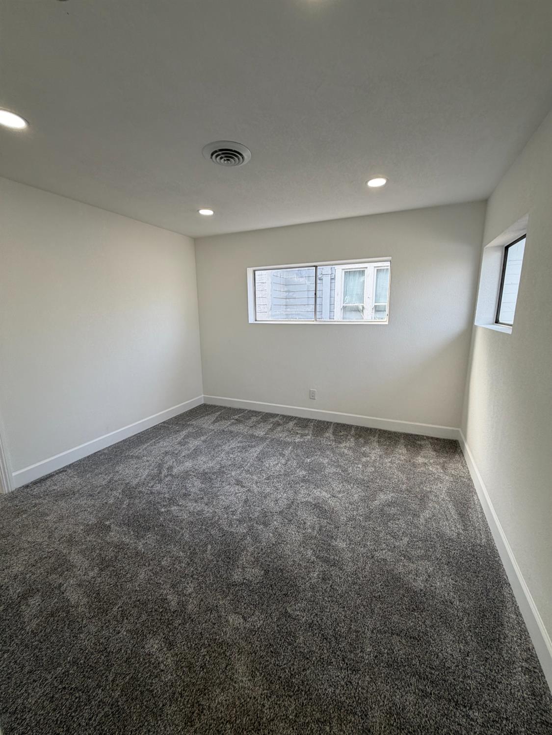 122 E 11Th St, Hanford, CA 93230