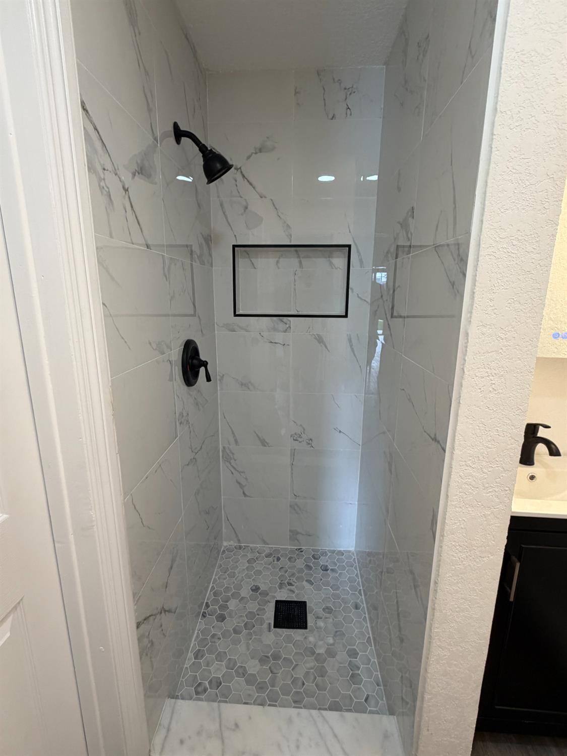 122 E 11Th St, Hanford, CA 93230