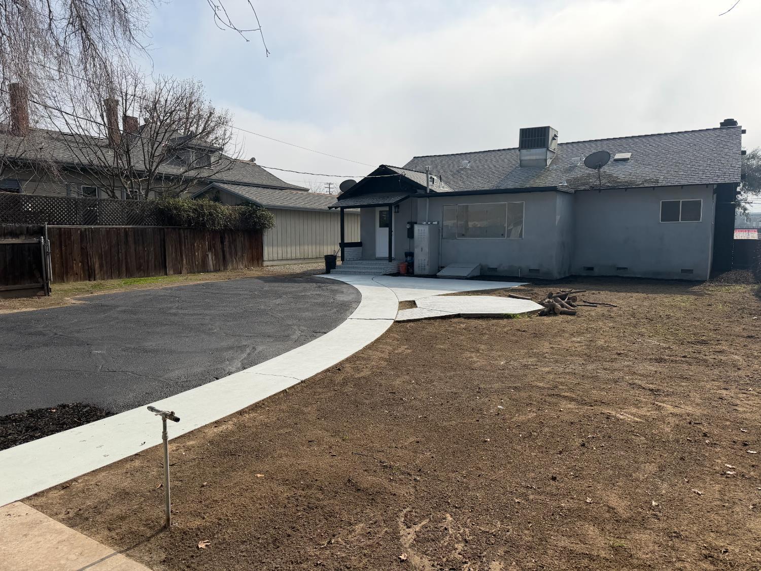 122 E 11Th St, Hanford, CA 93230