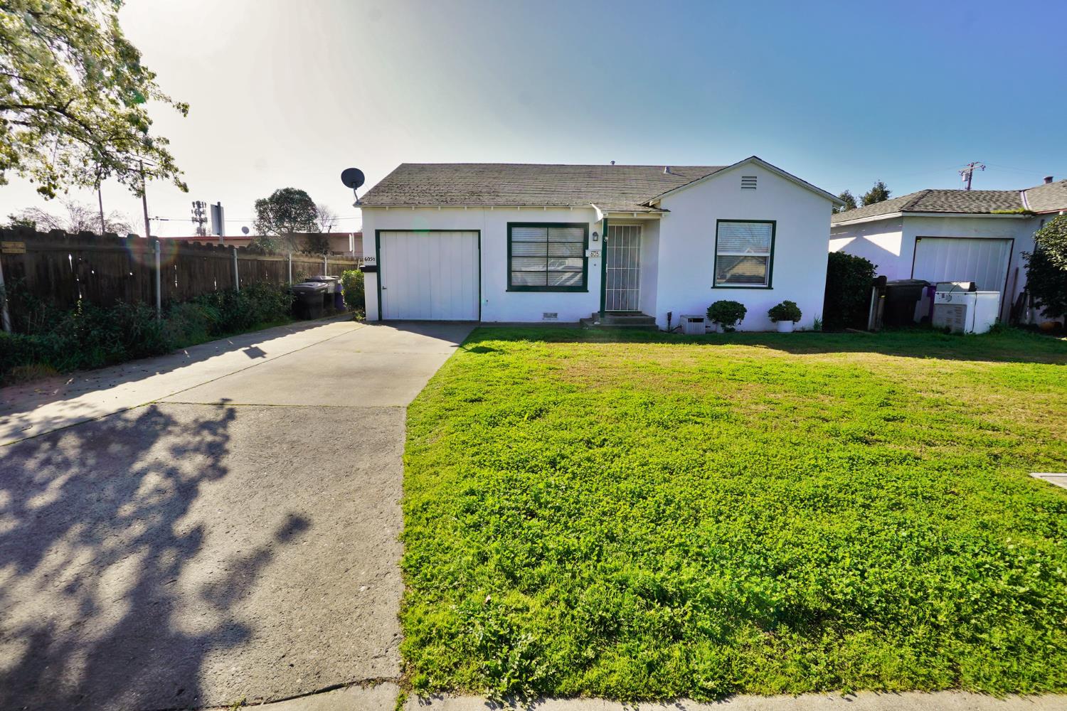 605 E Myrtle St, Hanford, CA 93230
