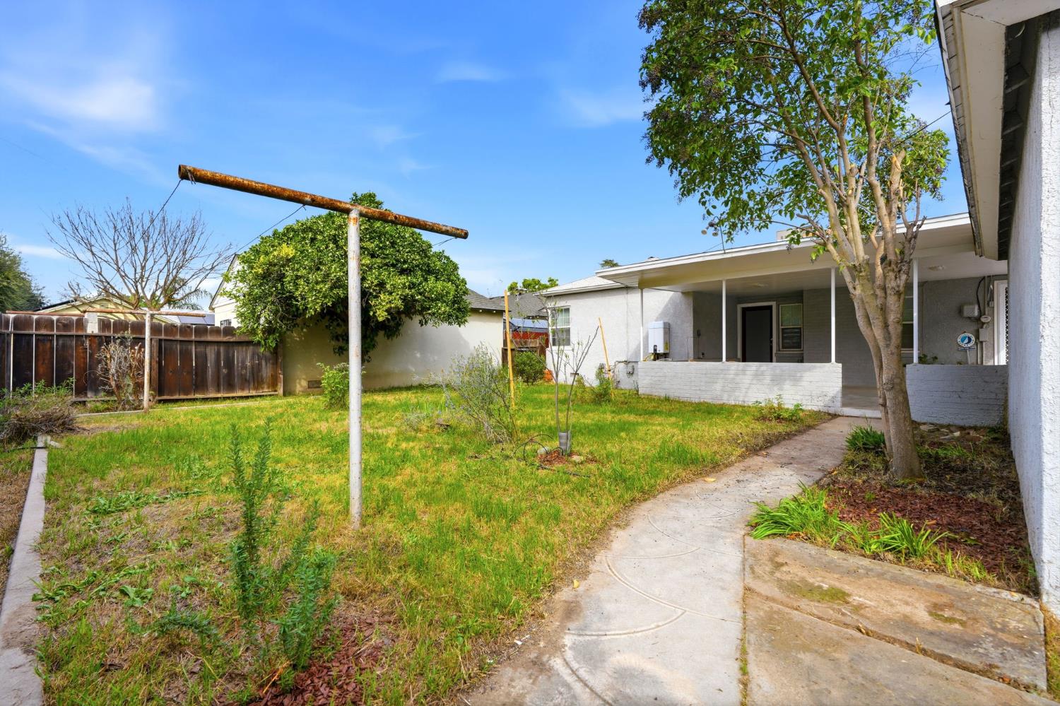 1647 N Harrison Ave, Fresno, CA 93704