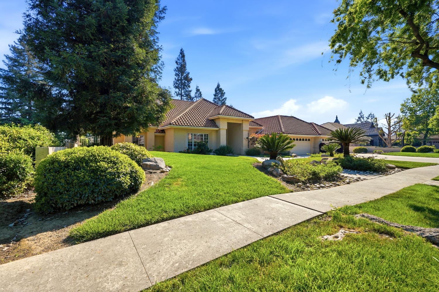 3403 E Vassar Ct, Visalia, CA 93292