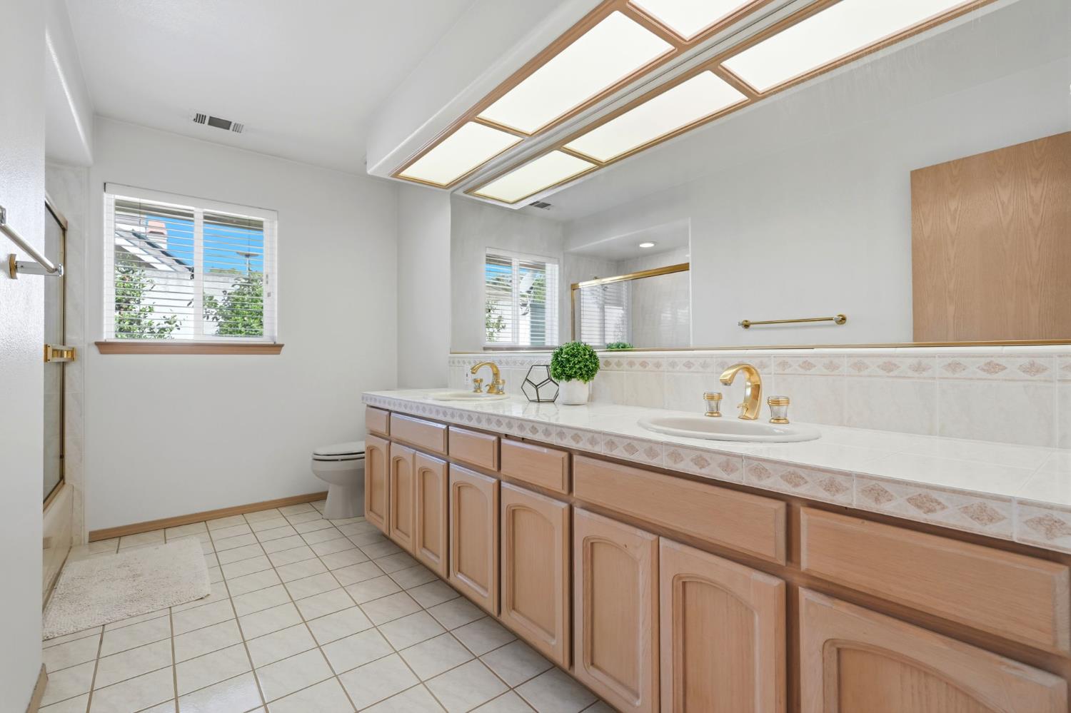 3403 E Vassar Ct, Visalia, CA 93292