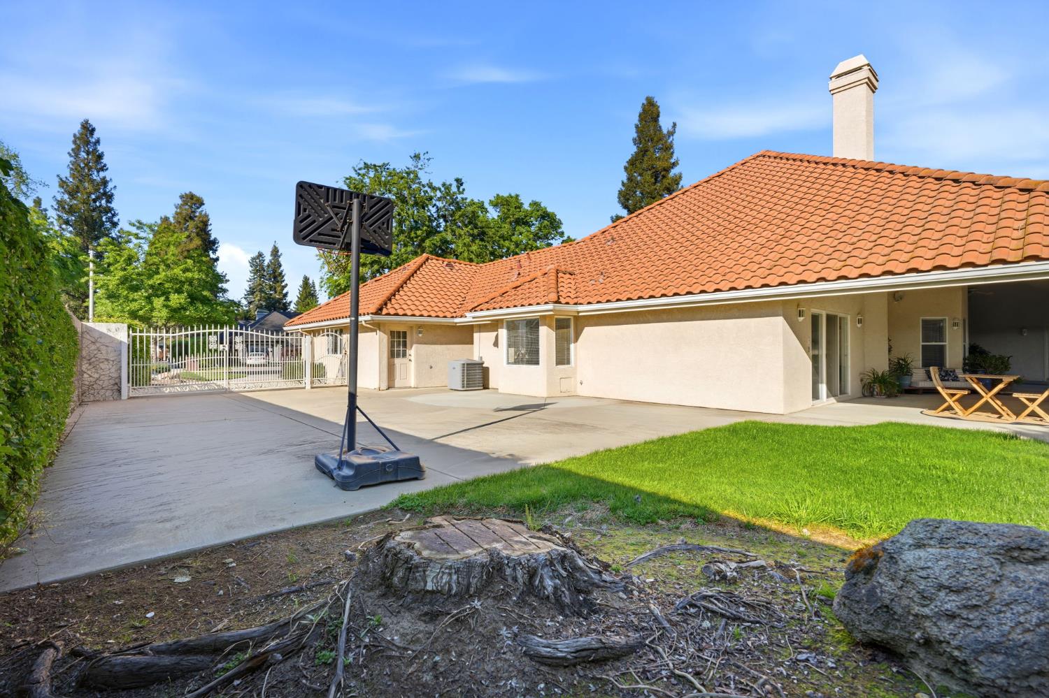 3403 E Vassar Ct, Visalia, CA 93292