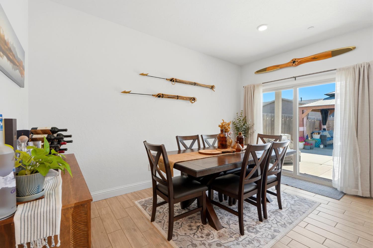 2587 W Heather Ln, Hanford, CA 93230