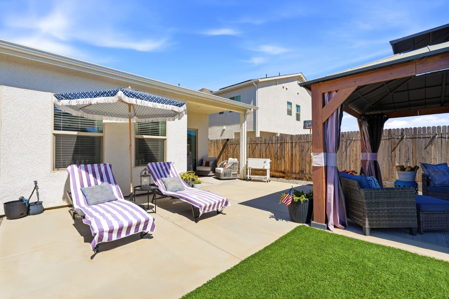 2587 W Heather Ln, Hanford, CA 93230