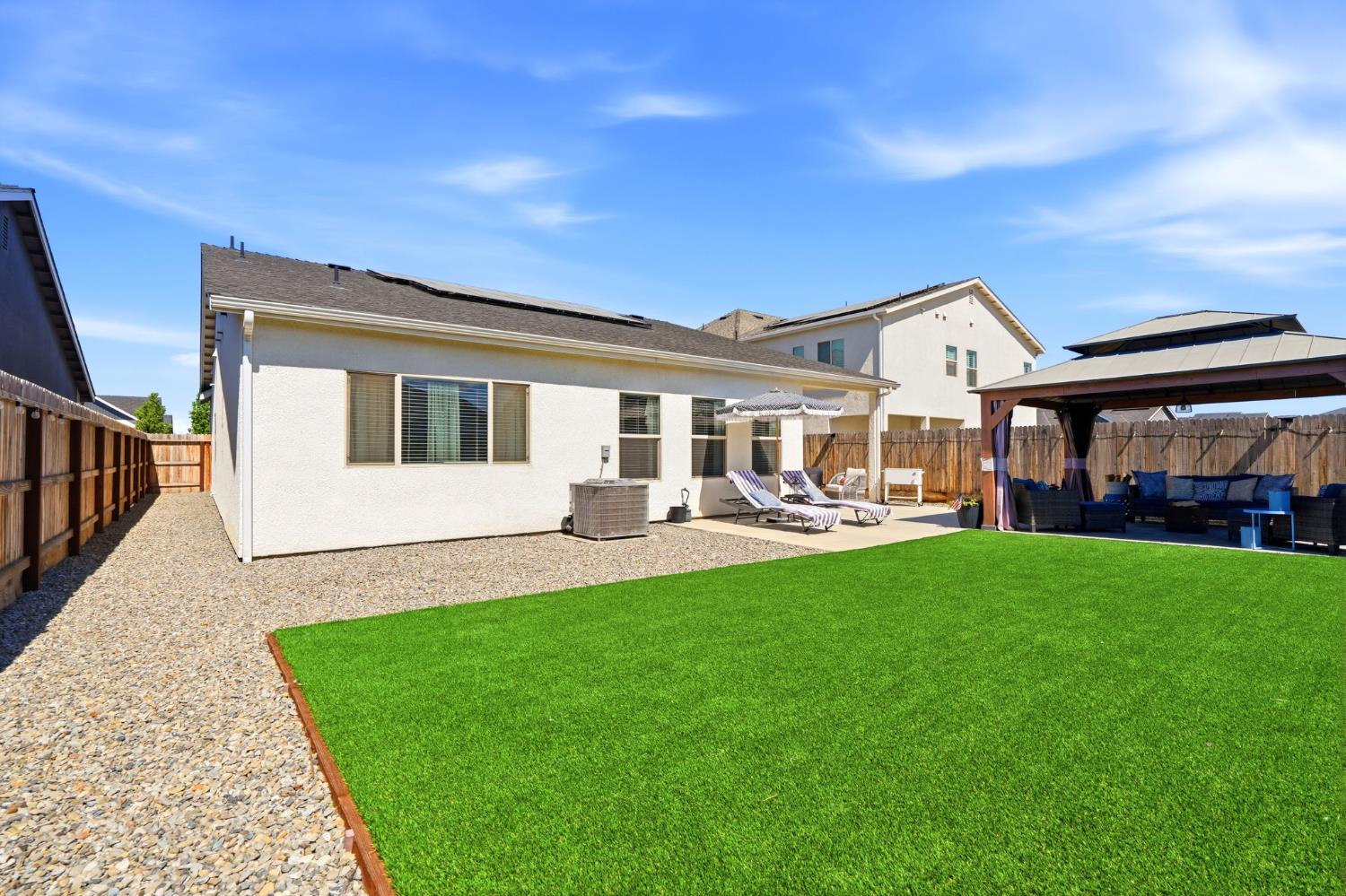 2587 W Heather Ln, Hanford, CA 93230