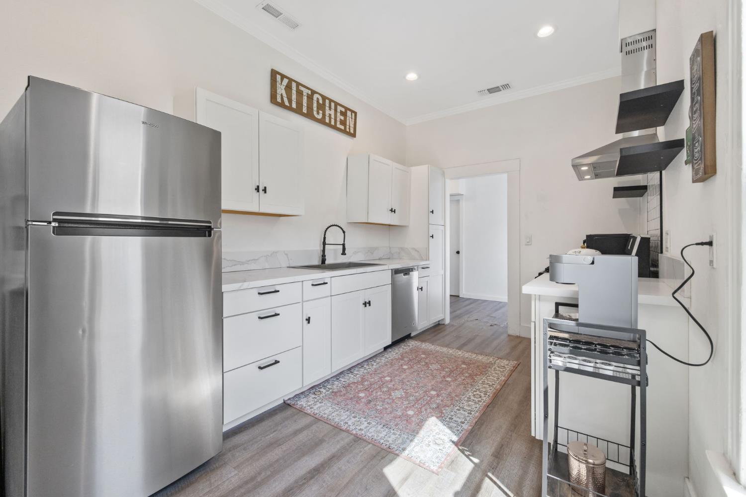 124 W Florinda St, Hanford, CA 93230