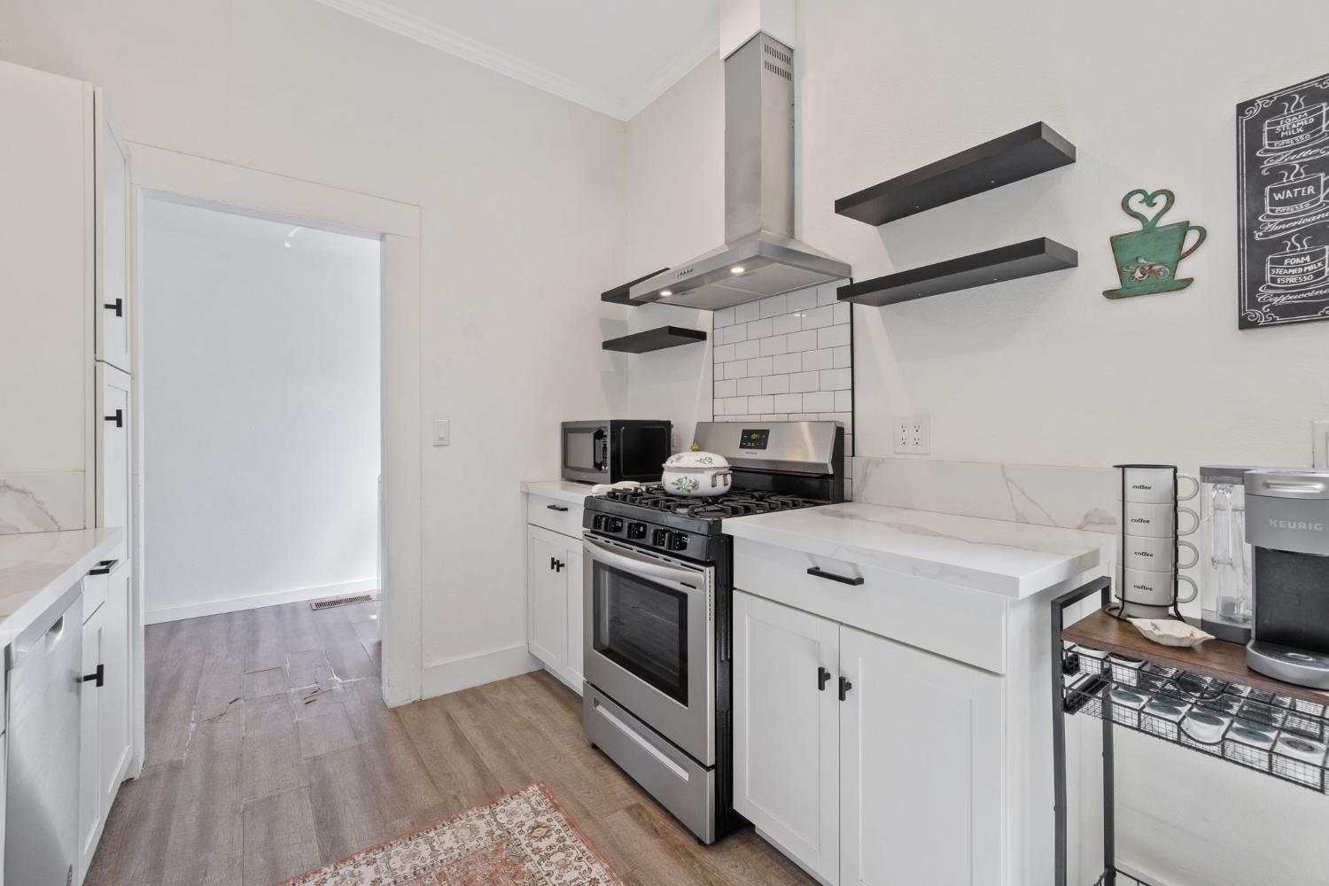 124 W Florinda St, Hanford, CA 93230
