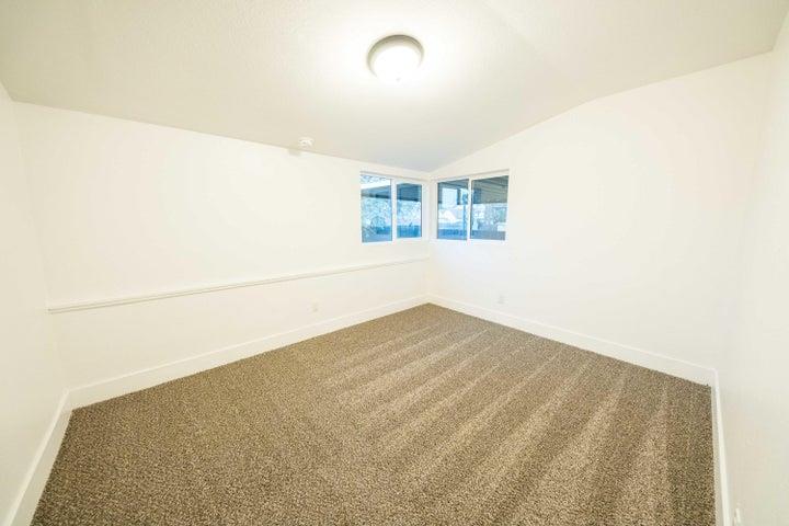 124 W Florinda St, Hanford, CA 93230