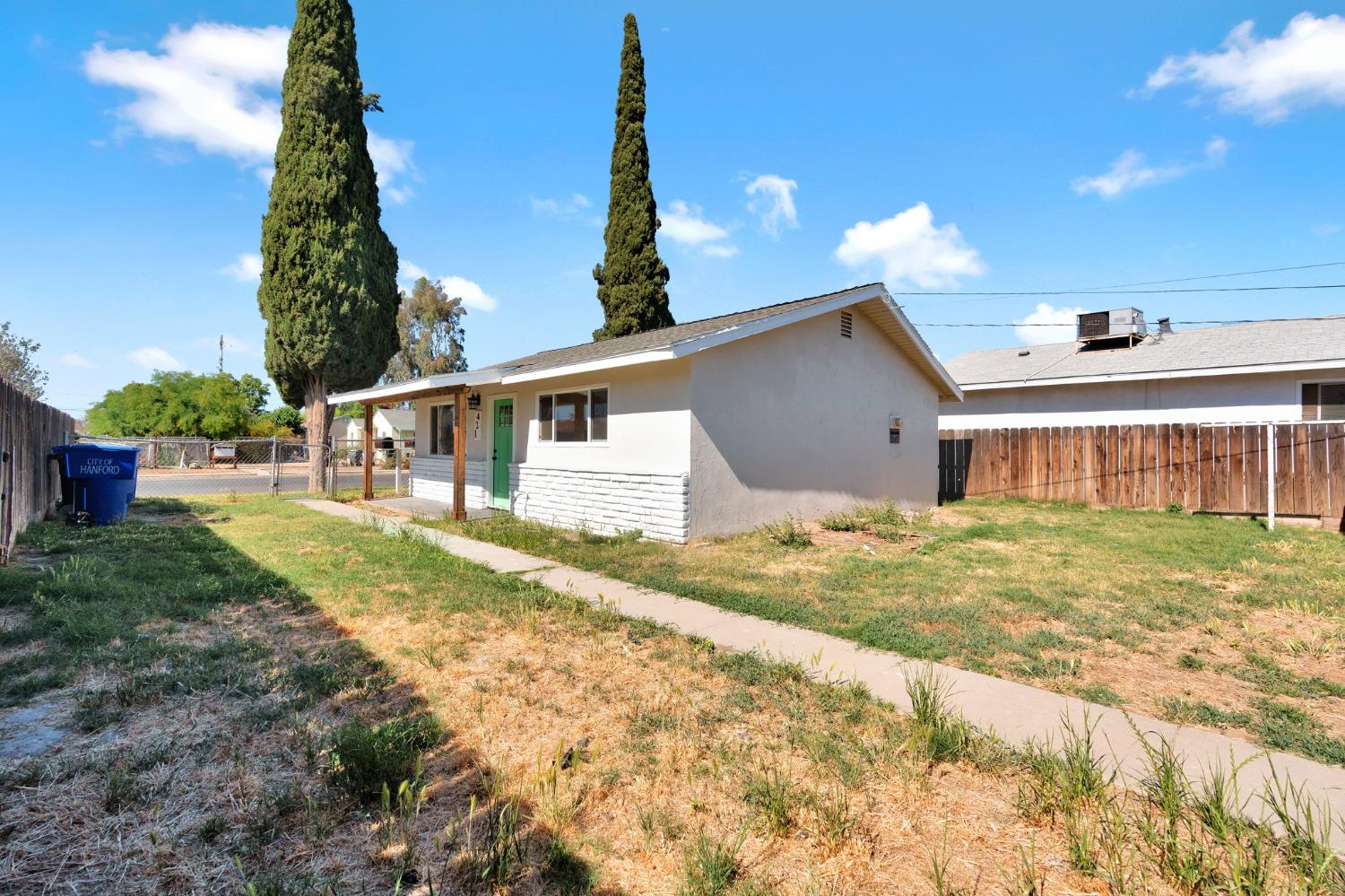 421 E 11Th St, Hanford, CA 93230