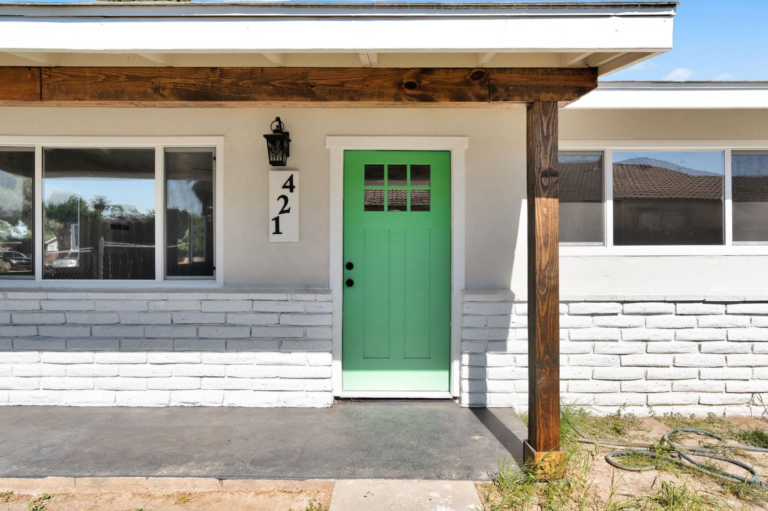 421 E 11Th St, Hanford, CA 93230