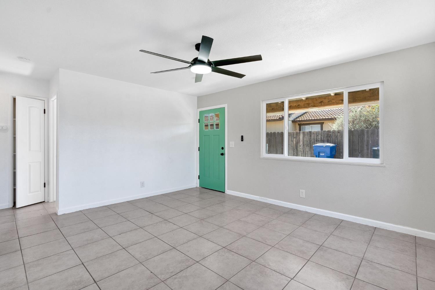 421 E 11Th St, Hanford, CA 93230