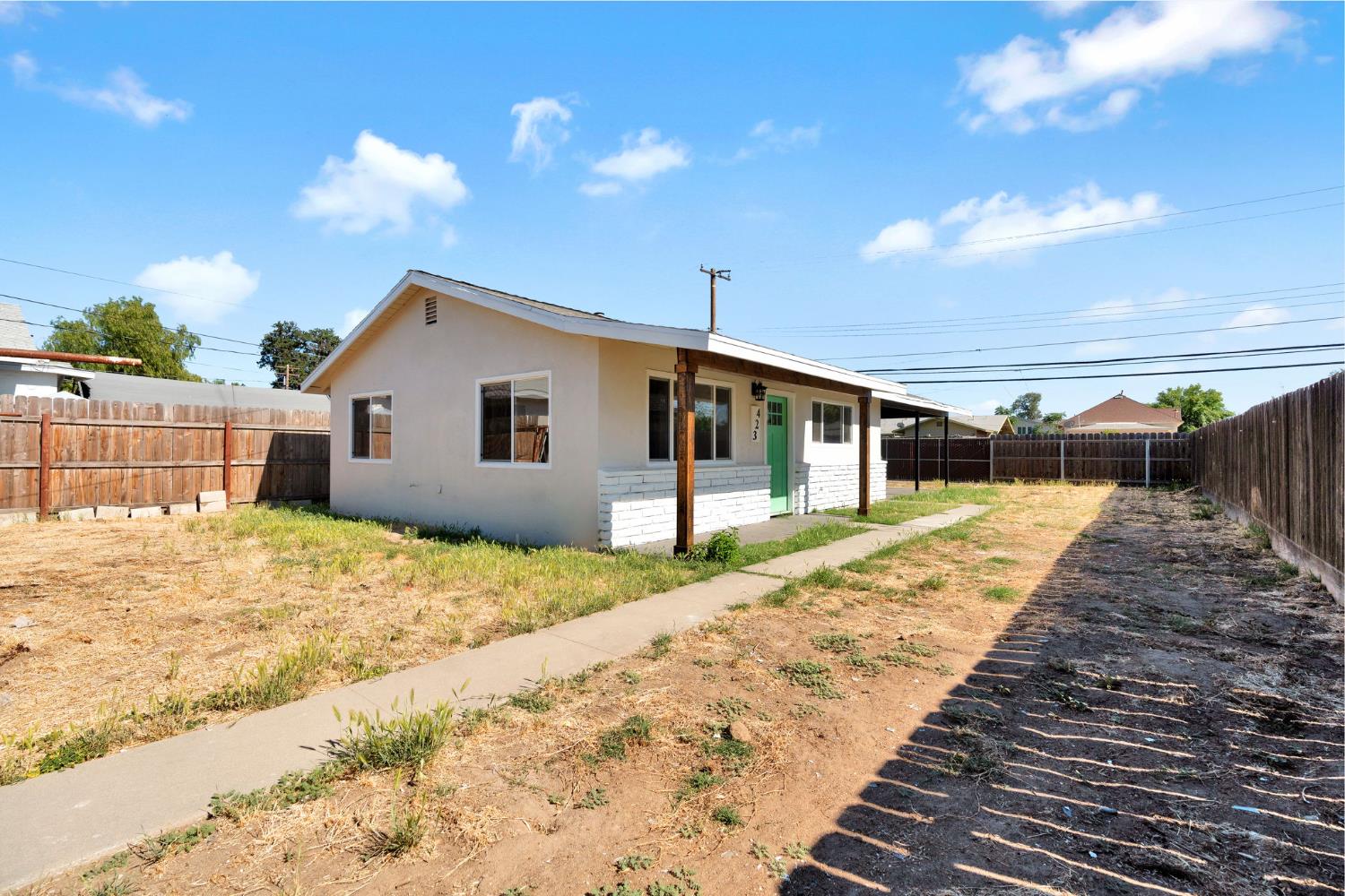 421 E 11Th St, Hanford, CA 93230