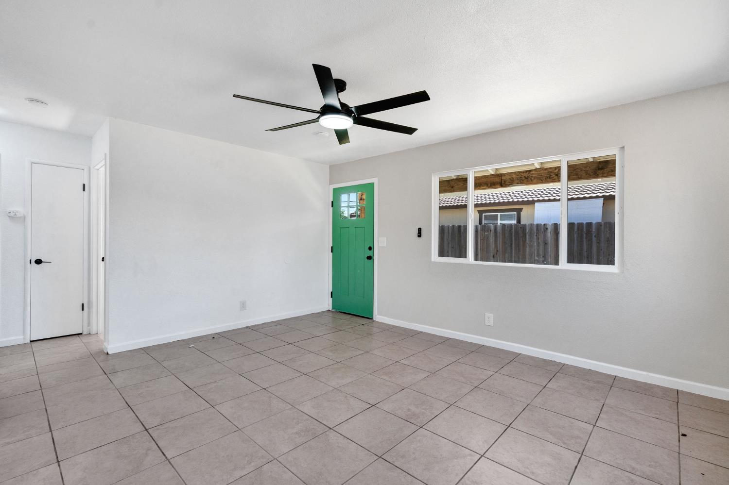 421 E 11Th St, Hanford, CA 93230