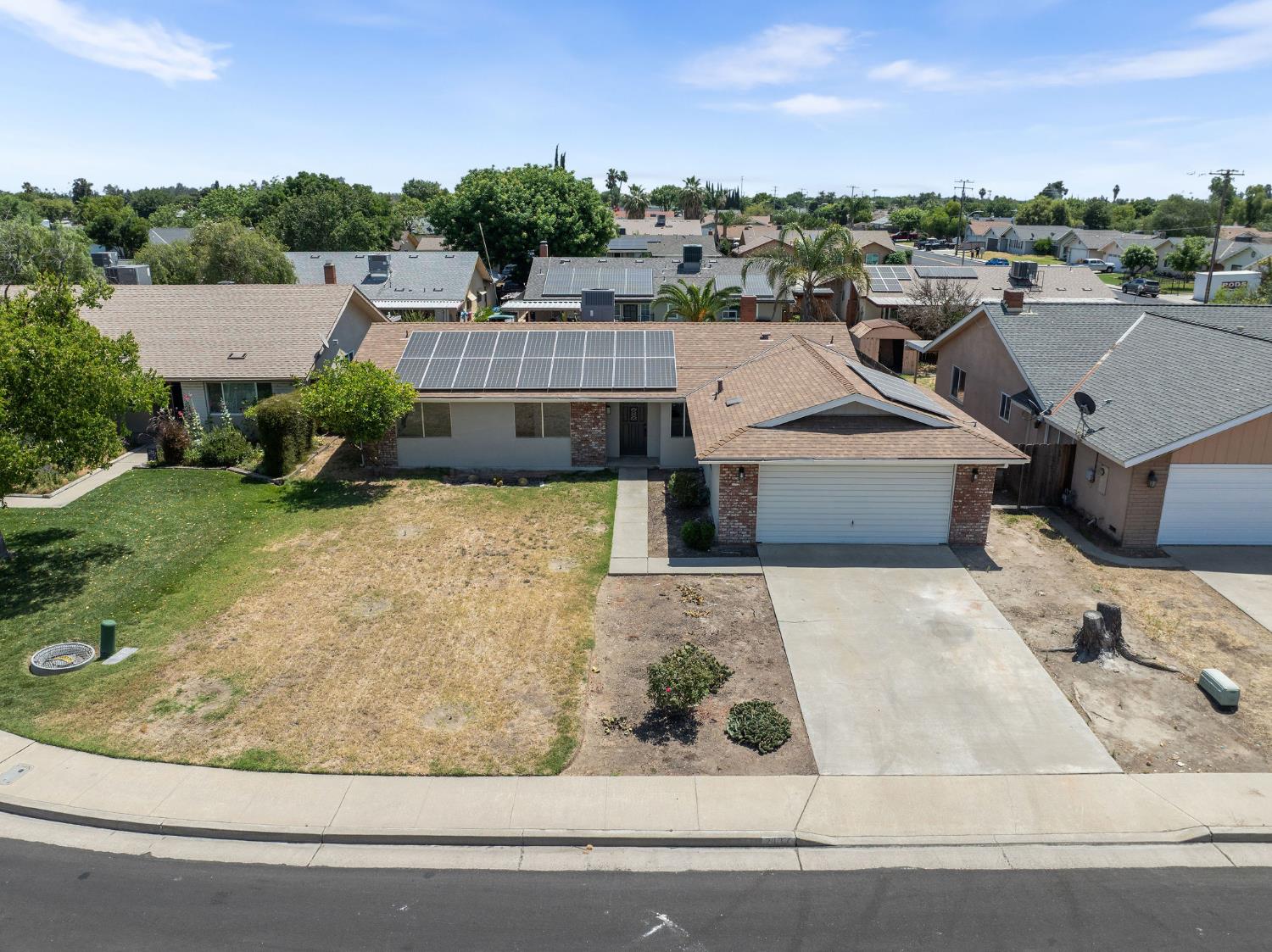 2117 Beechwood Ct, Hanford, CA 93230