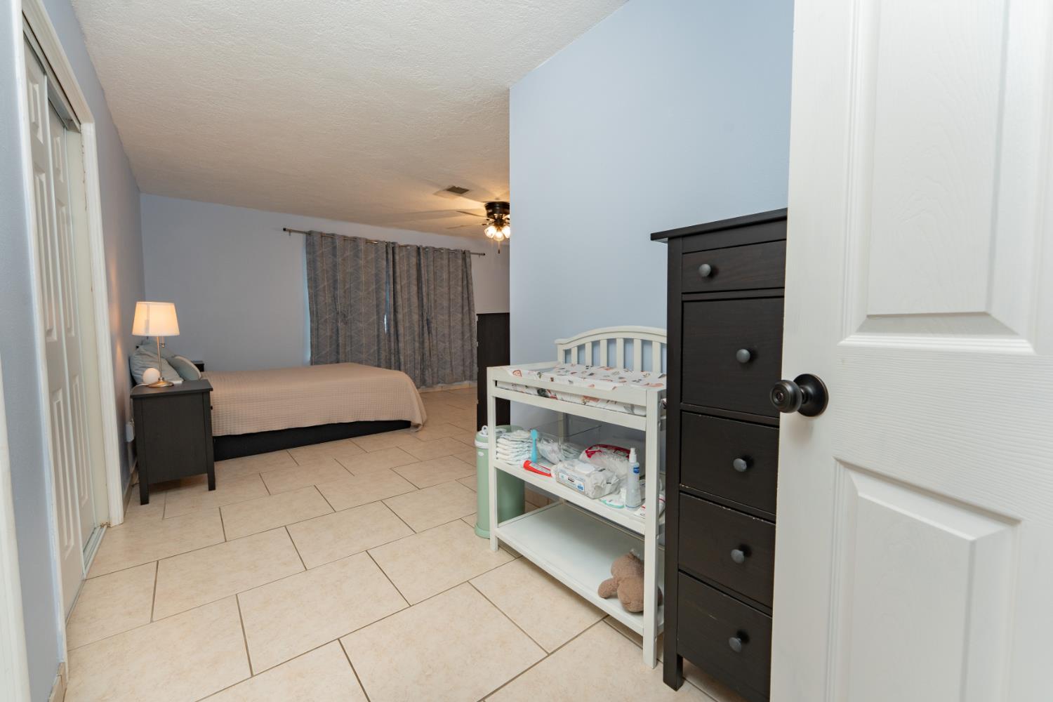 690 W Magnolia Ave, Hanford, CA 93230