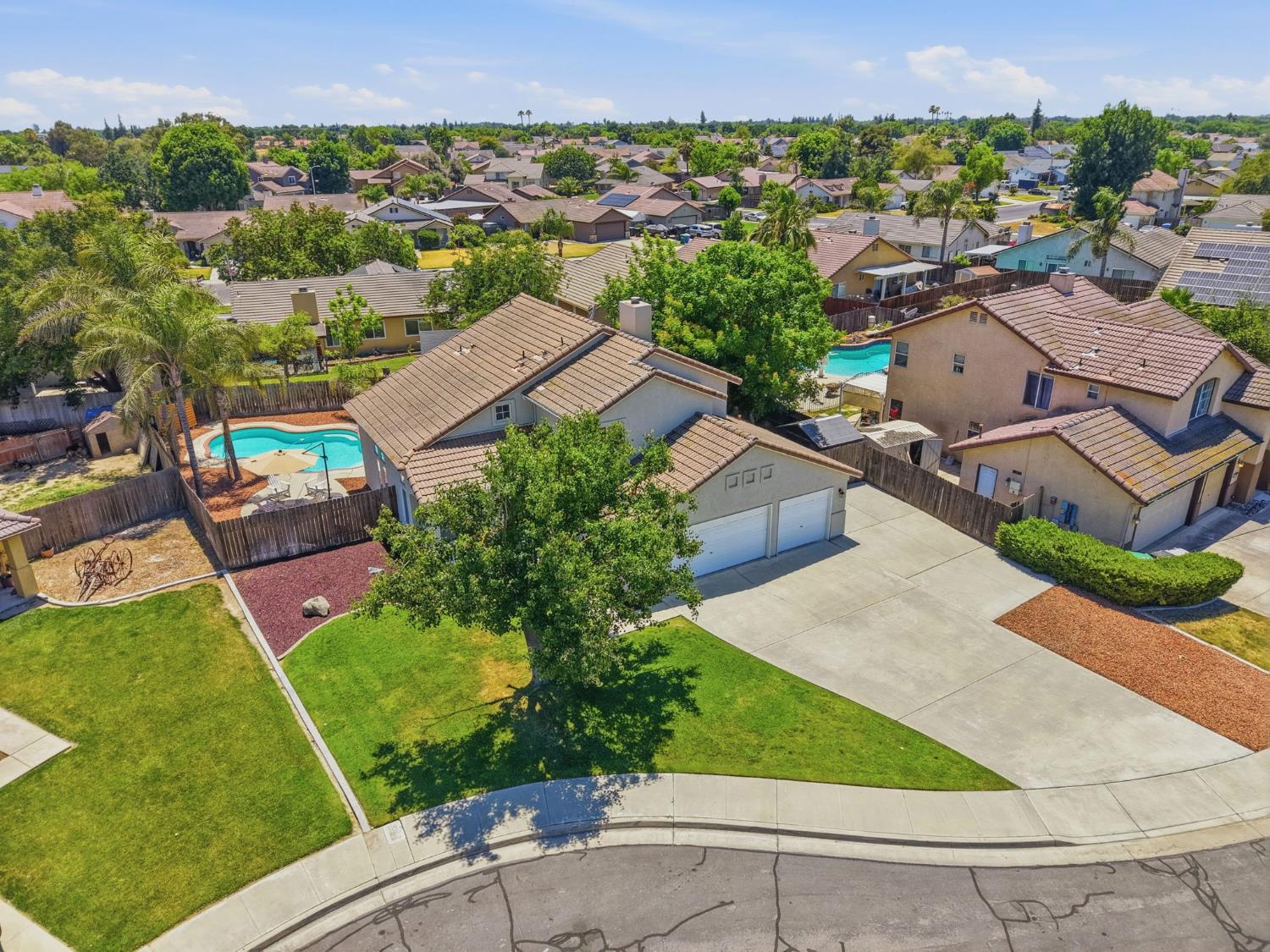 917 Margaret Cir, Hanford, CA 93230