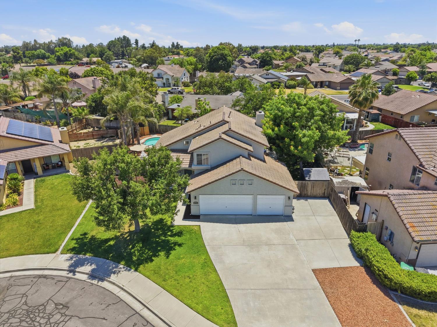 917 Margaret Cir, Hanford, CA 93230