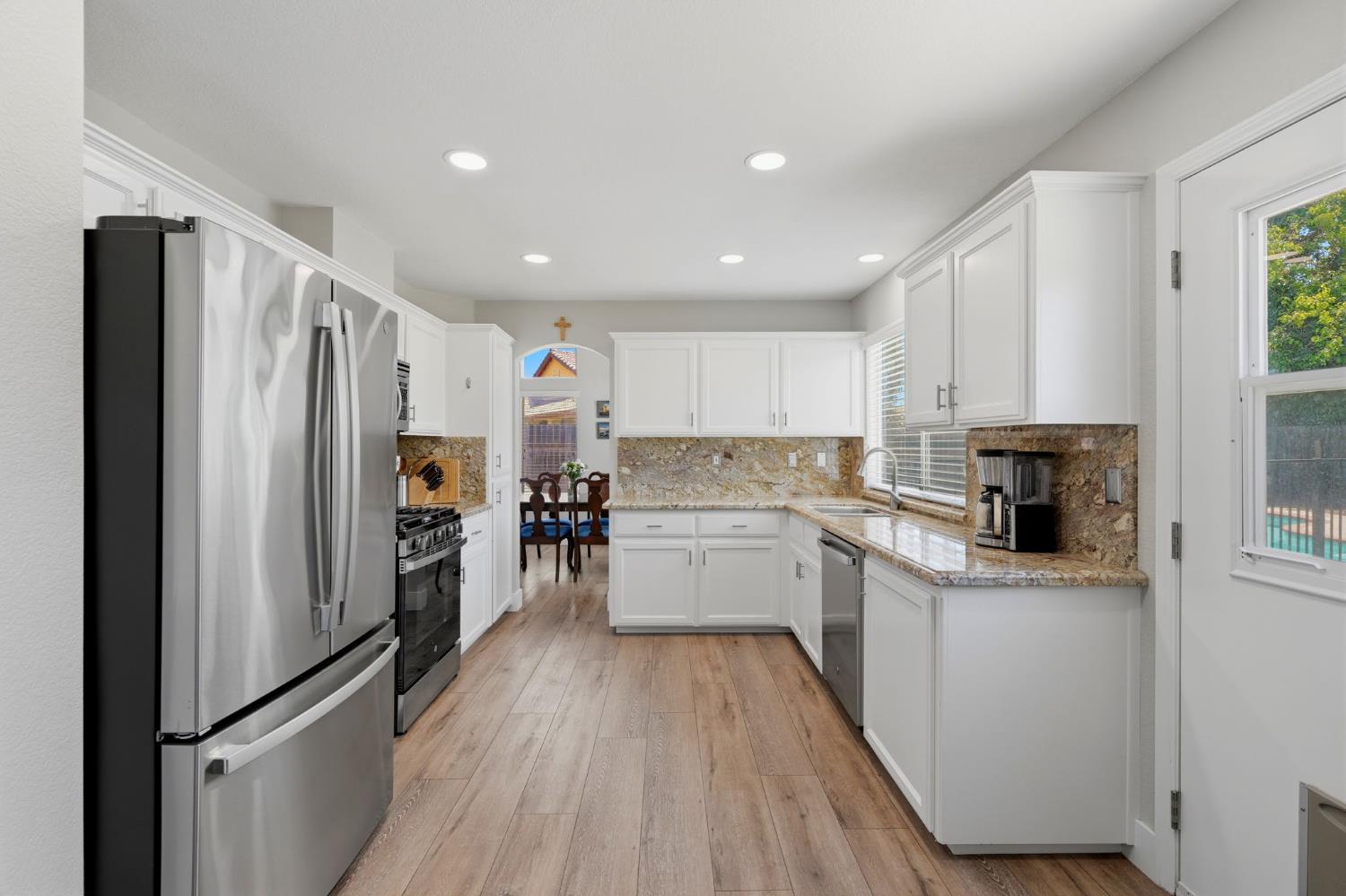 917 Margaret Cir, Hanford, CA 93230
