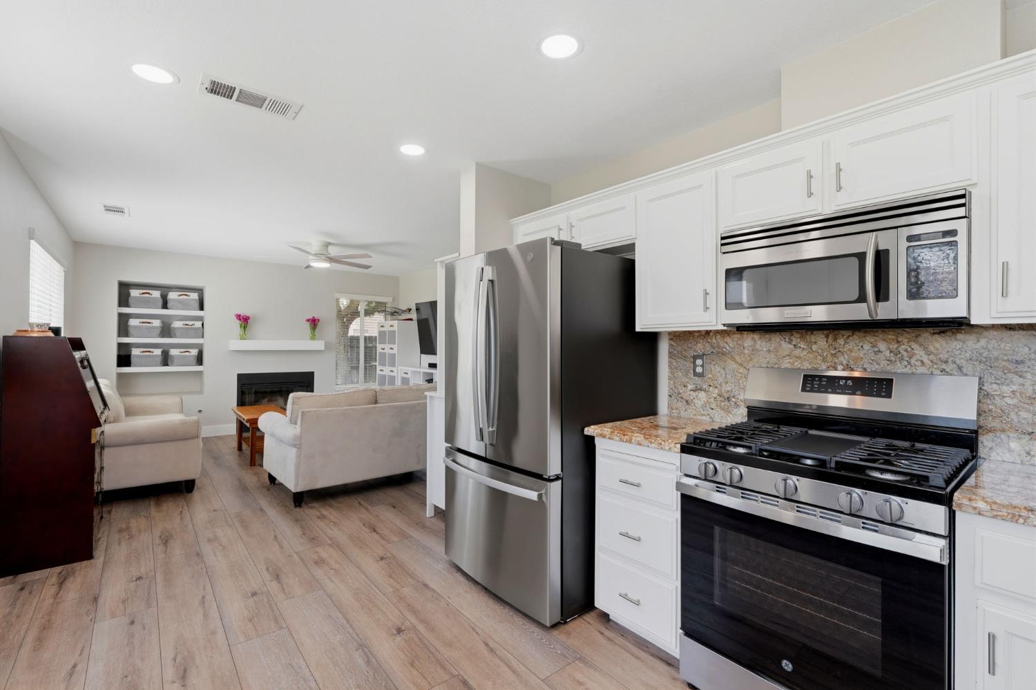 917 Margaret Cir, Hanford, CA 93230