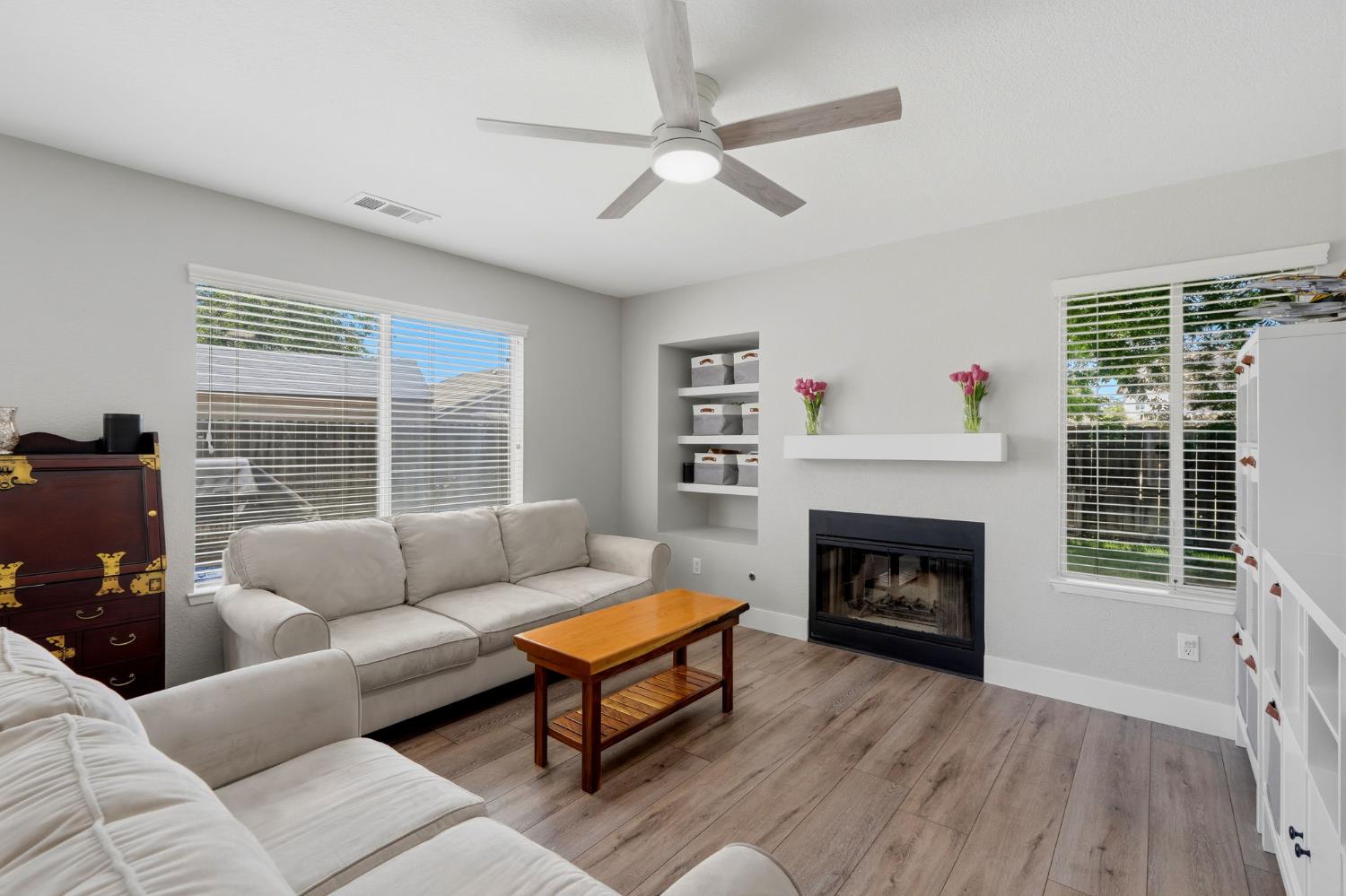 917 Margaret Cir, Hanford, CA 93230