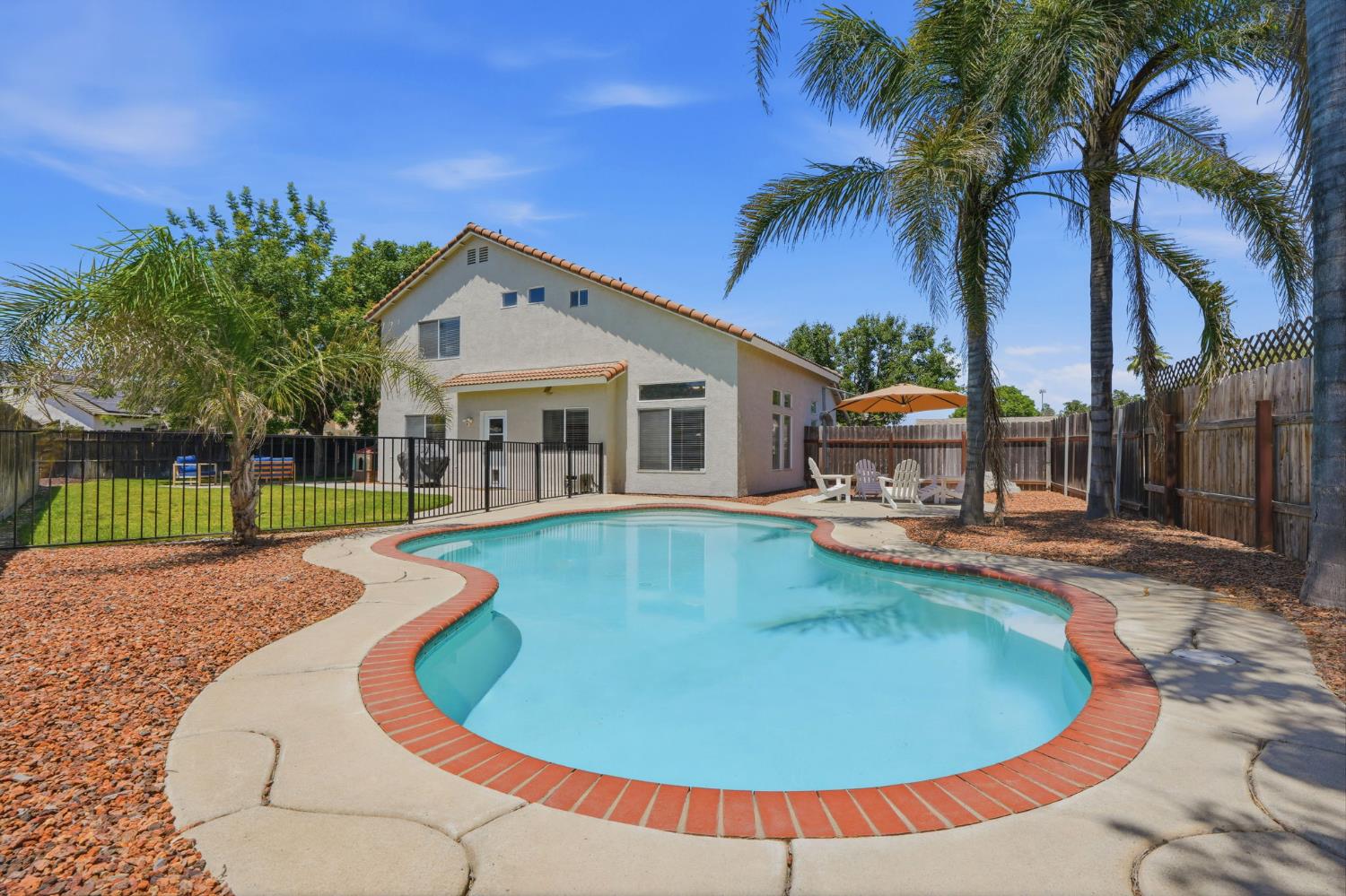 917 Margaret Cir, Hanford, CA 93230
