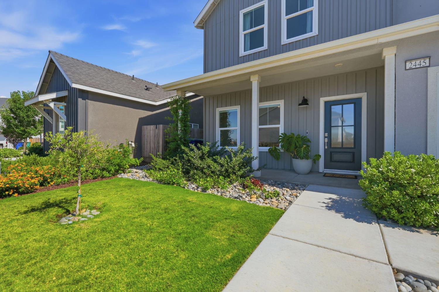 2445 W Claridge Way, Hanford, CA 93230