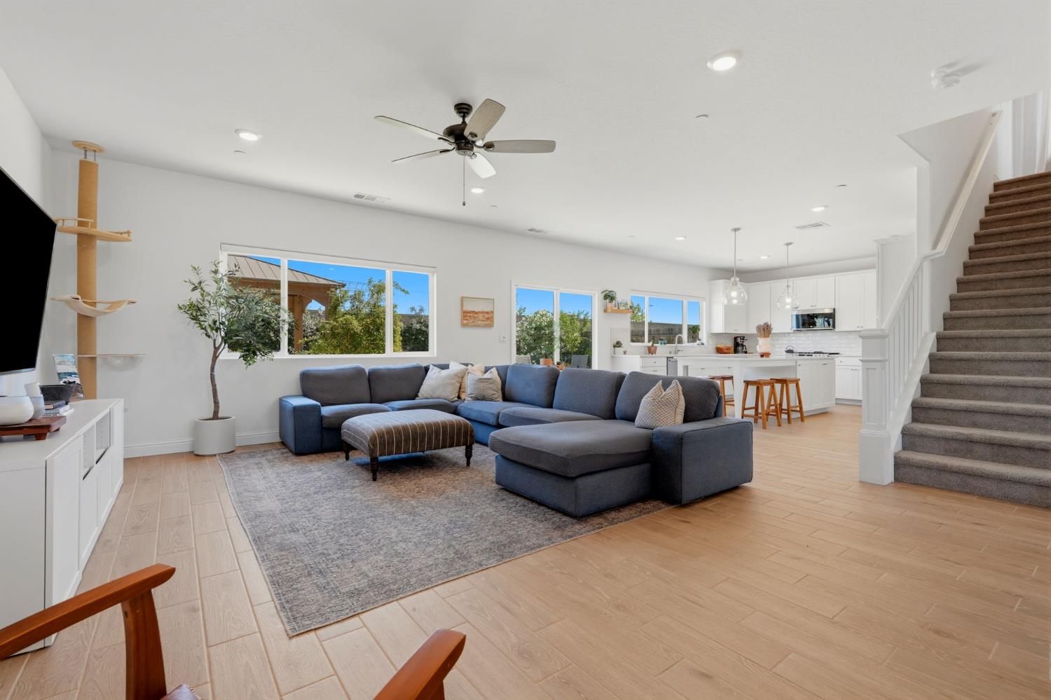 2445 W Claridge Way, Hanford, CA 93230