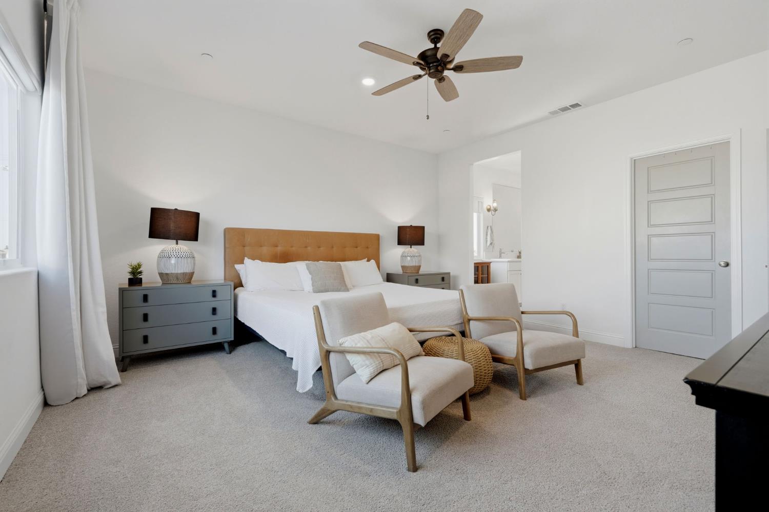 2445 W Claridge Way, Hanford, CA 93230