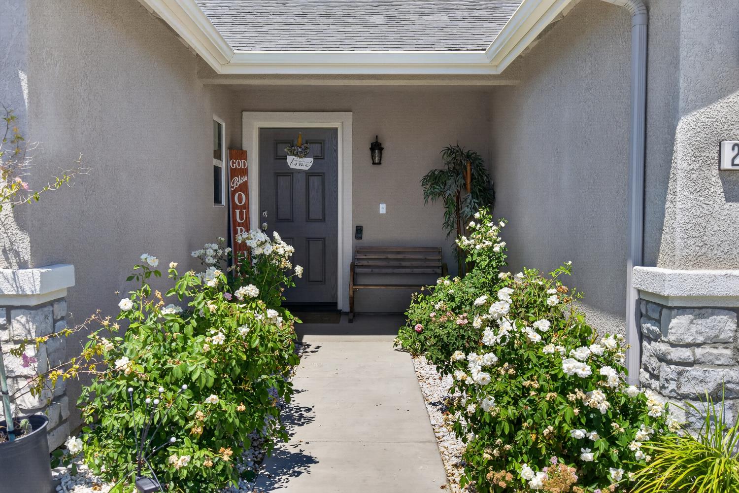 2360 N Chateau Way, Hanford, CA 93230