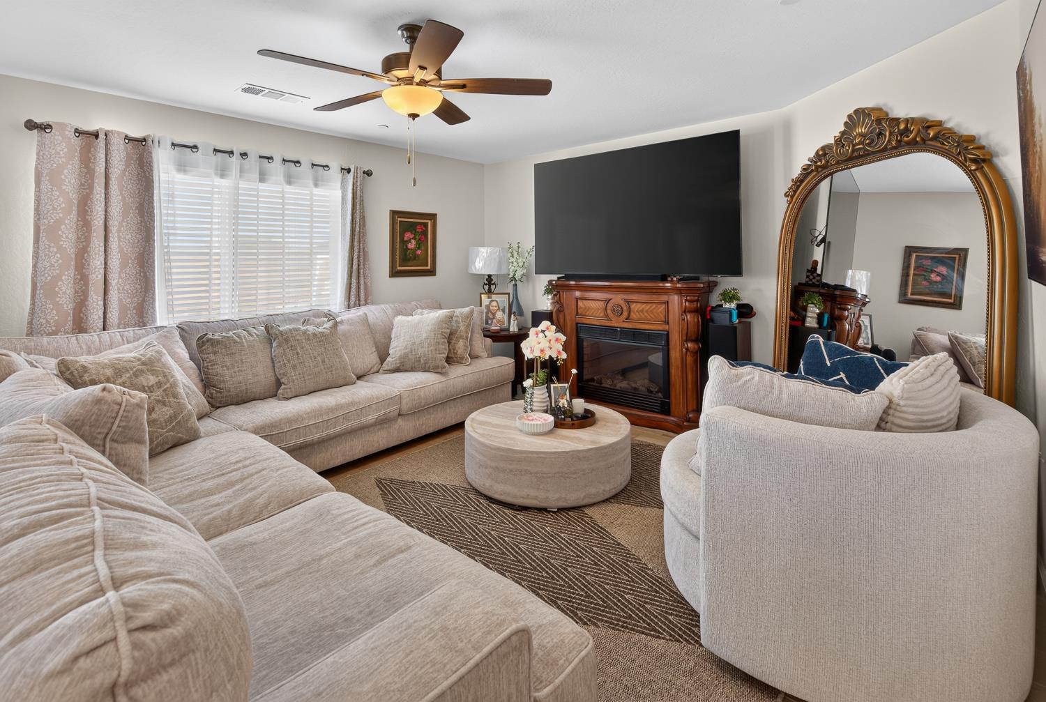 2360 N Chateau Way, Hanford, CA 93230