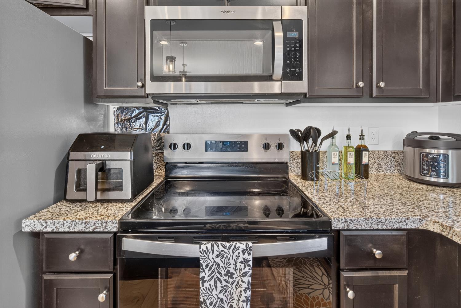 2360 N Chateau Way, Hanford, CA 93230