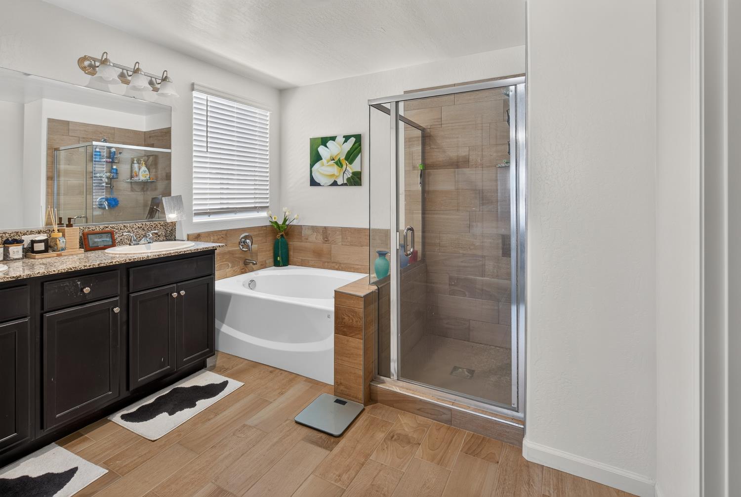 2360 N Chateau Way, Hanford, CA 93230