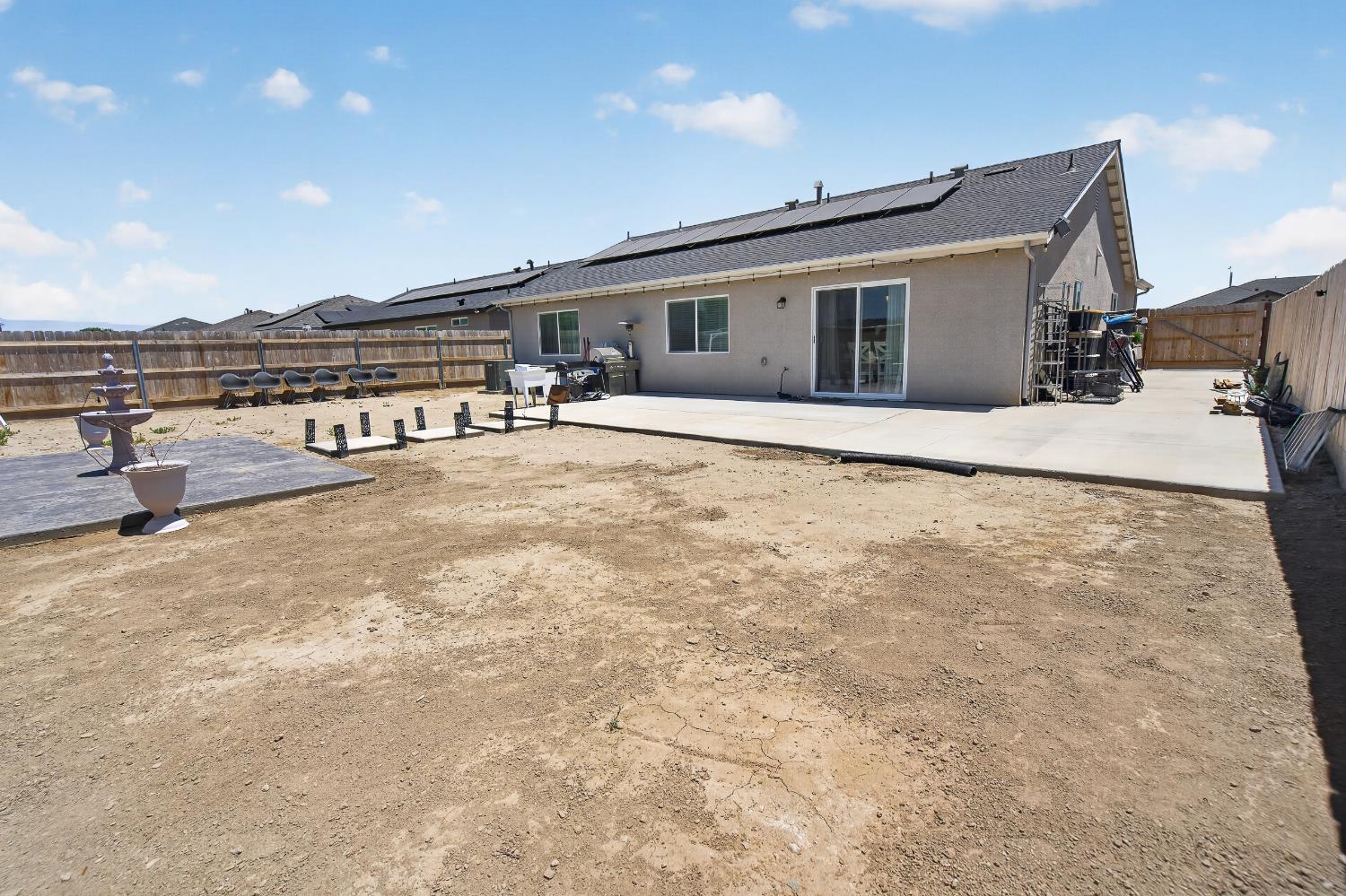 2360 N Chateau Way, Hanford, CA 93230