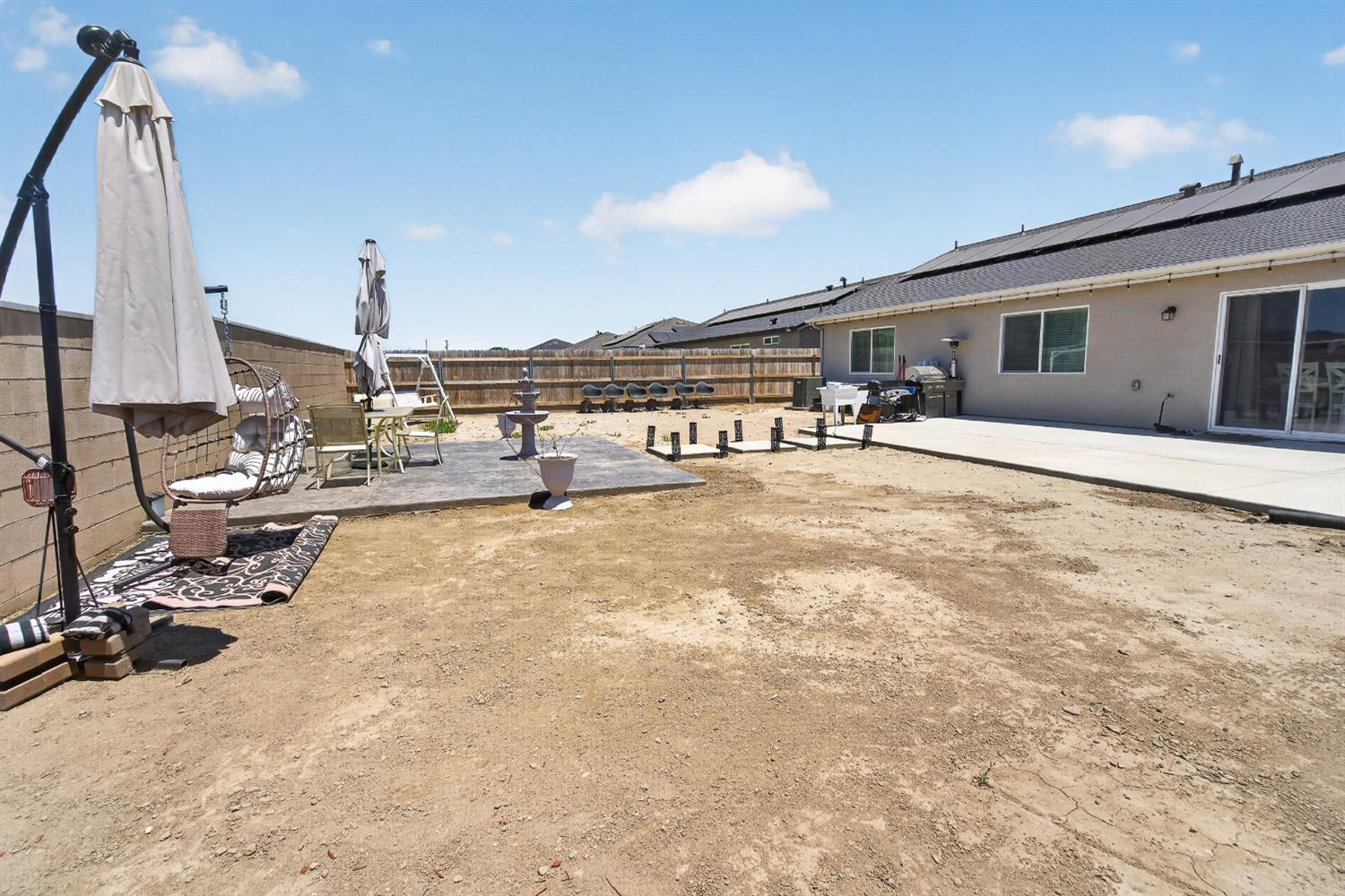 2360 N Chateau Way, Hanford, CA 93230
