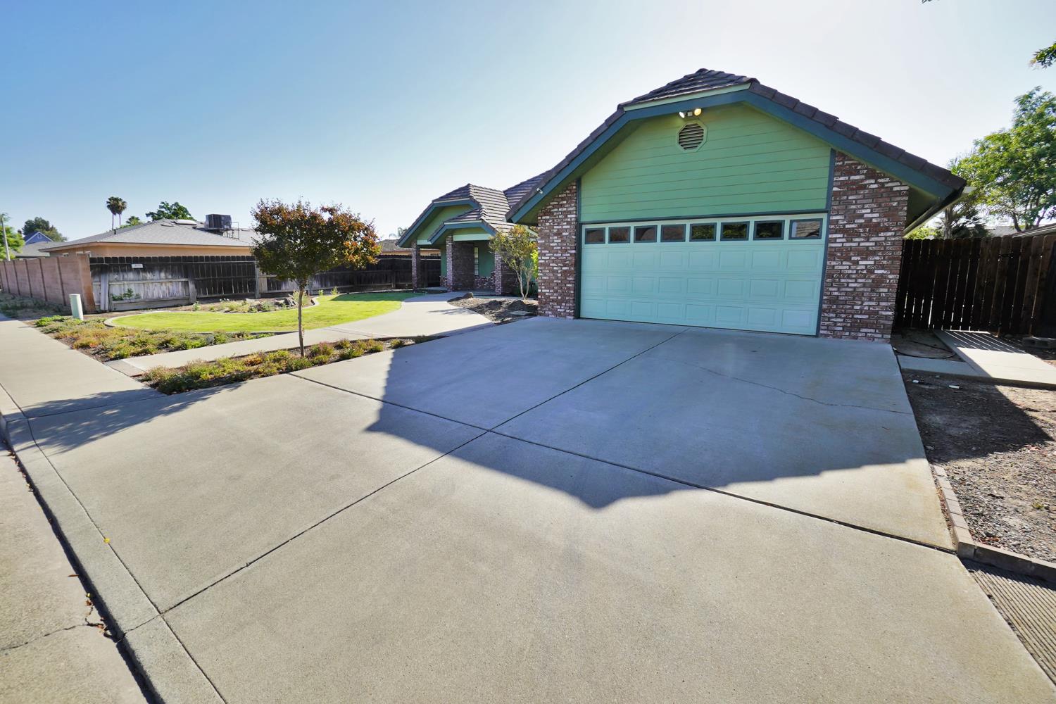 2479 Carter Way, Hanford, CA 93230