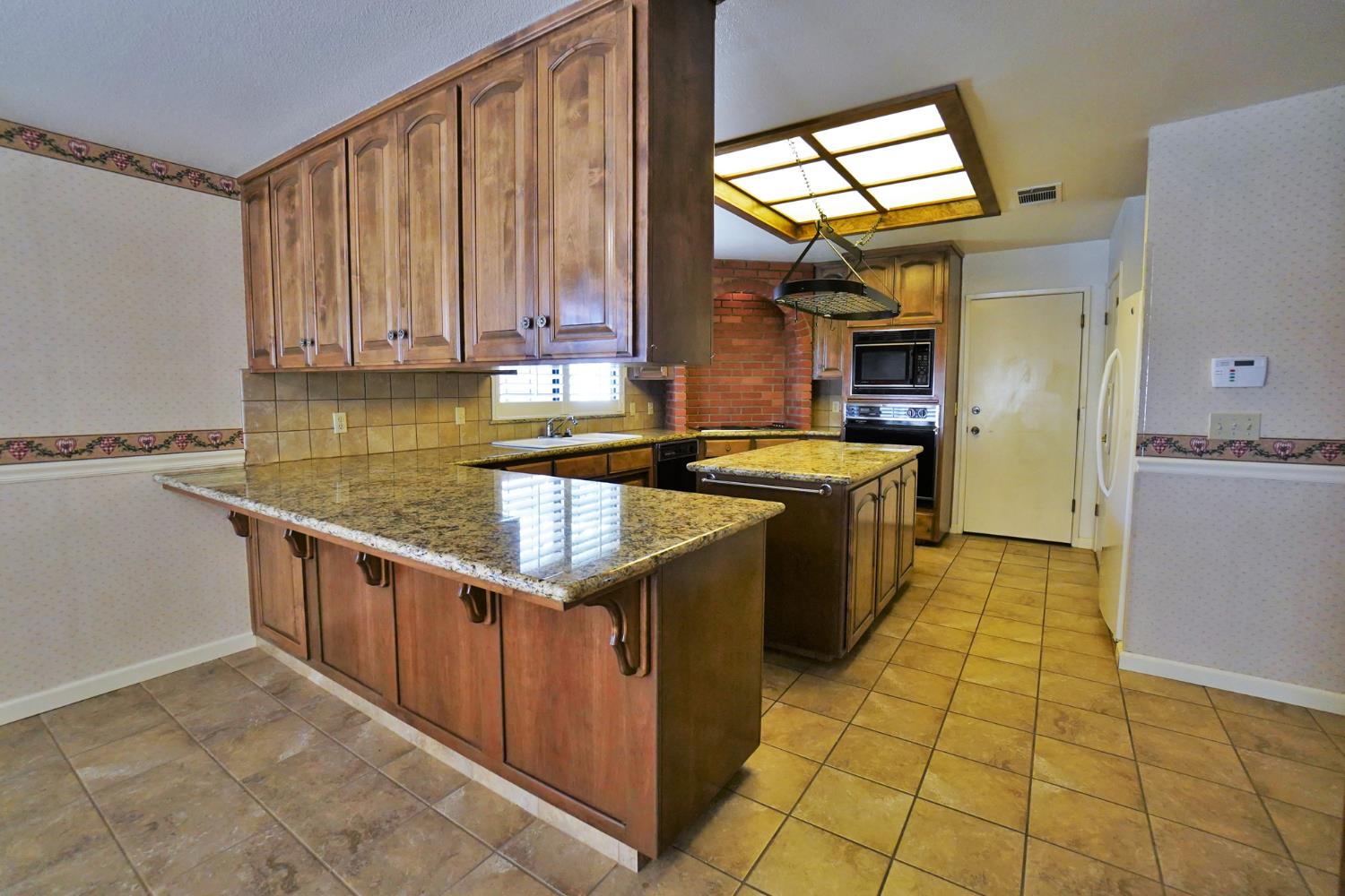 2479 Carter Way, Hanford, CA 93230