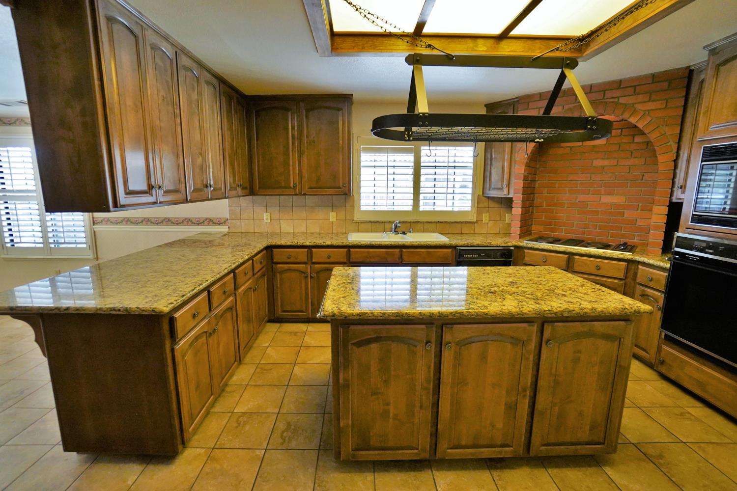 2479 Carter Way, Hanford, CA 93230