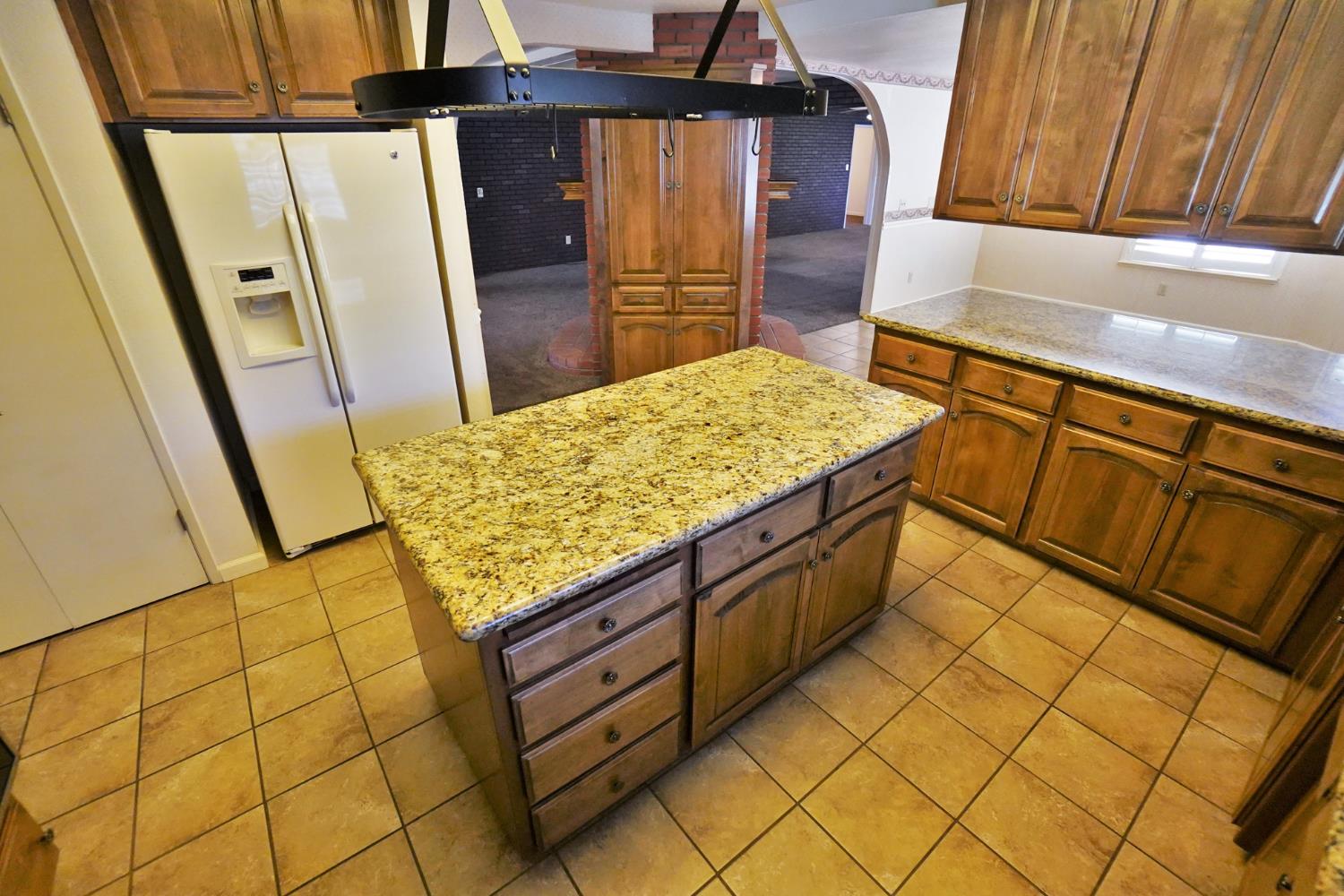 2479 Carter Way, Hanford, CA 93230