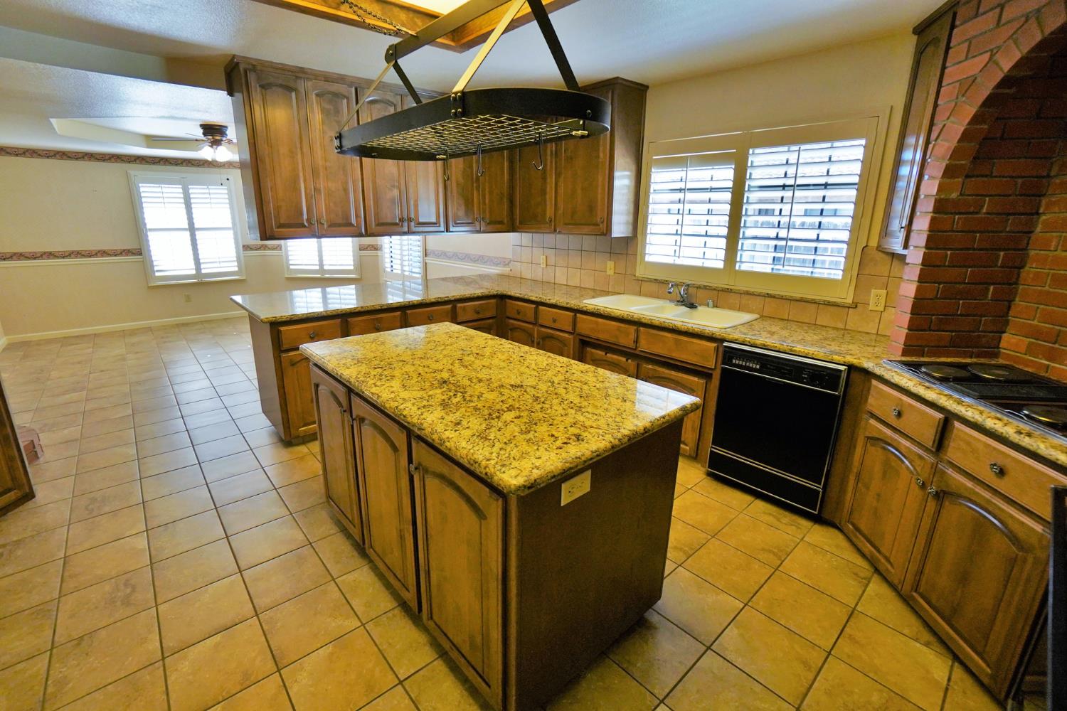 2479 Carter Way, Hanford, CA 93230