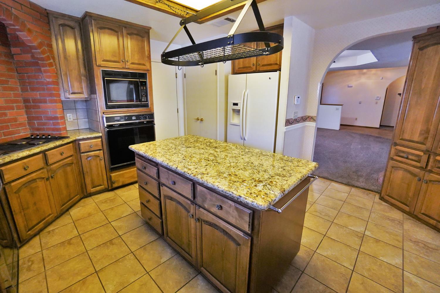 2479 Carter Way, Hanford, CA 93230