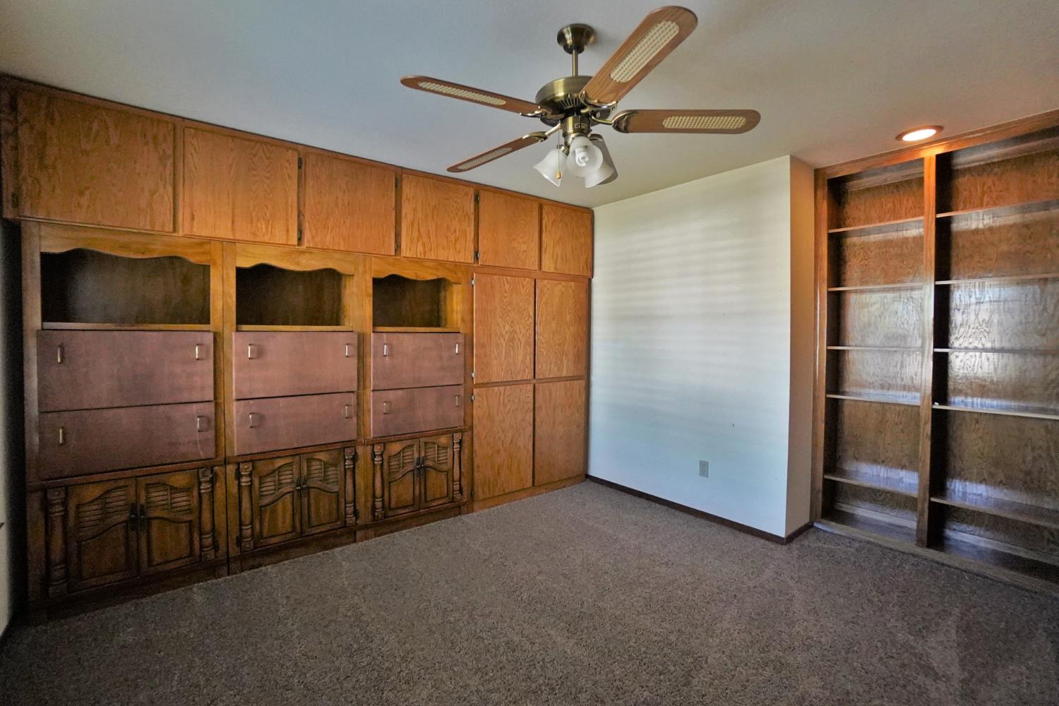 2479 Carter Way, Hanford, CA 93230