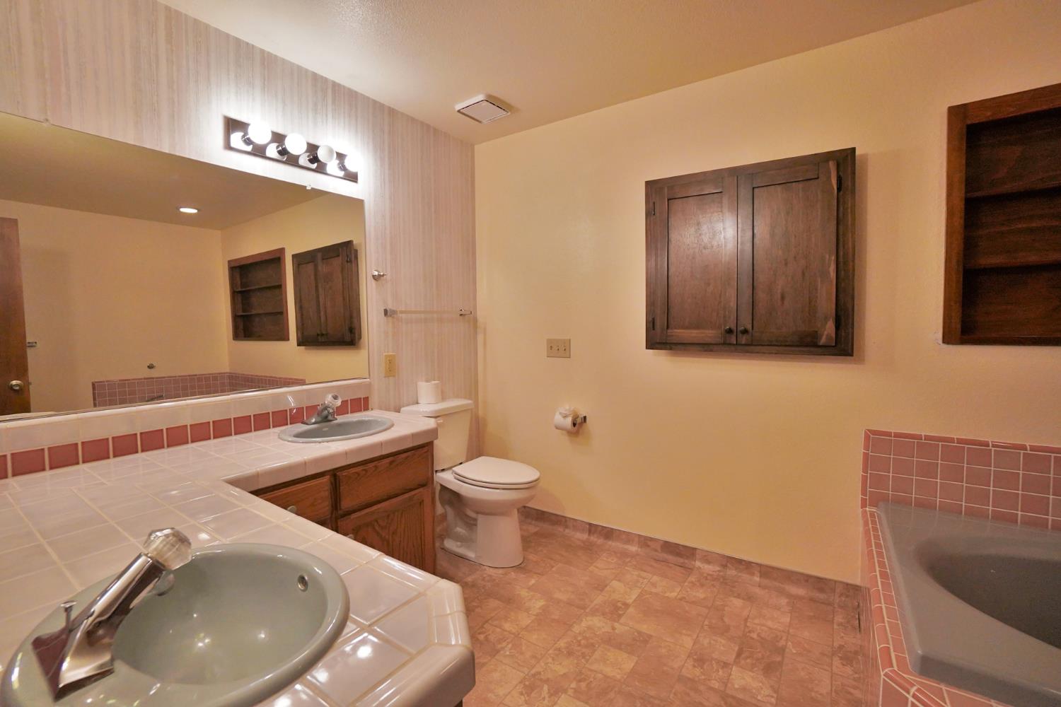 2479 Carter Way, Hanford, CA 93230