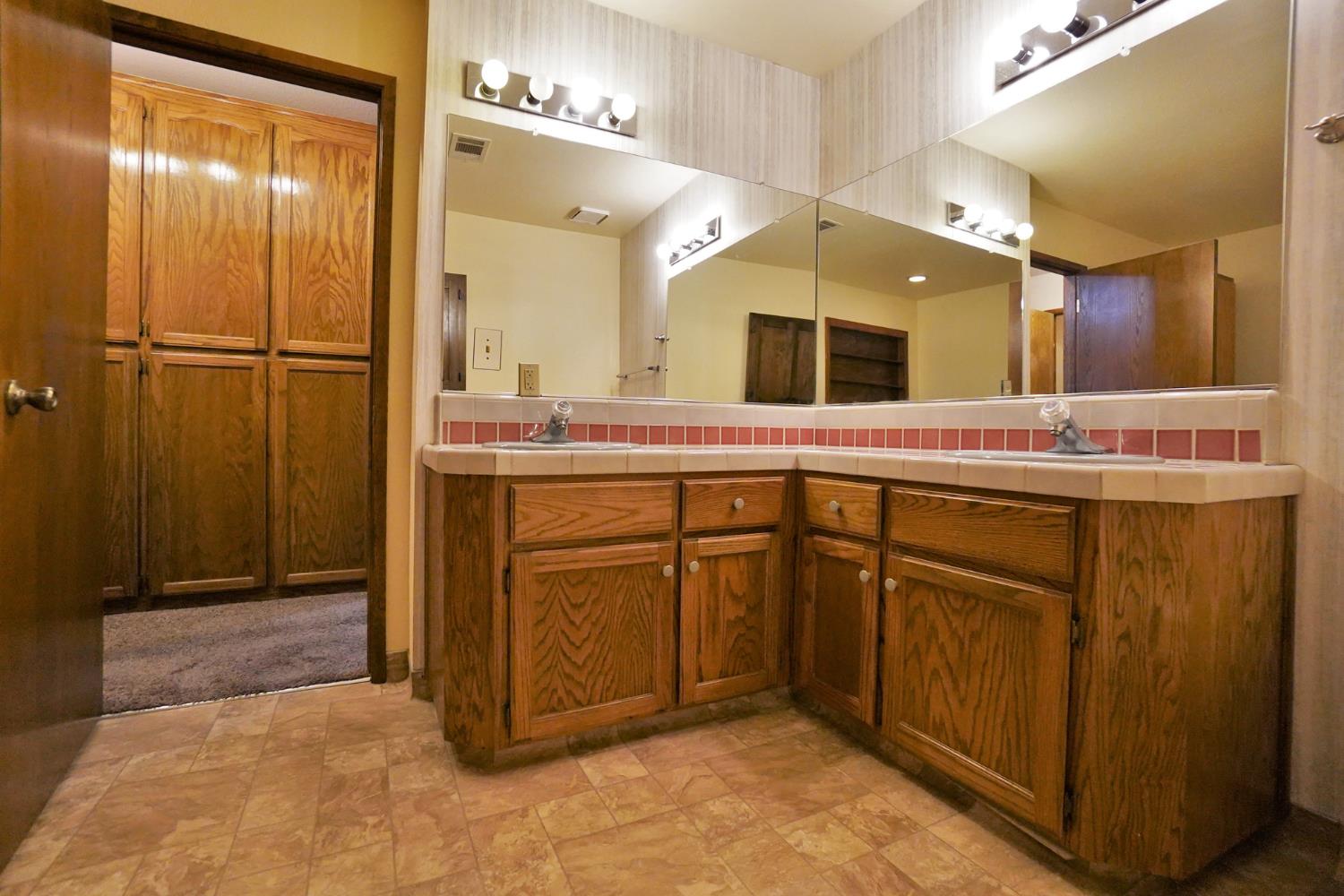 2479 Carter Way, Hanford, CA 93230