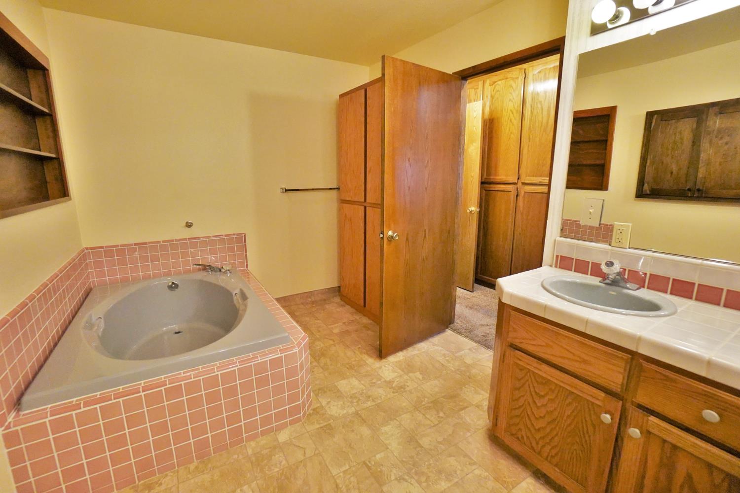 2479 Carter Way, Hanford, CA 93230