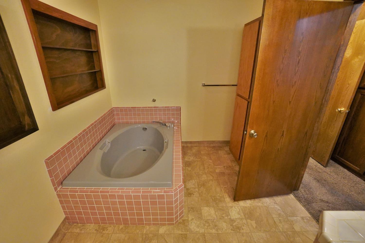 2479 Carter Way, Hanford, CA 93230