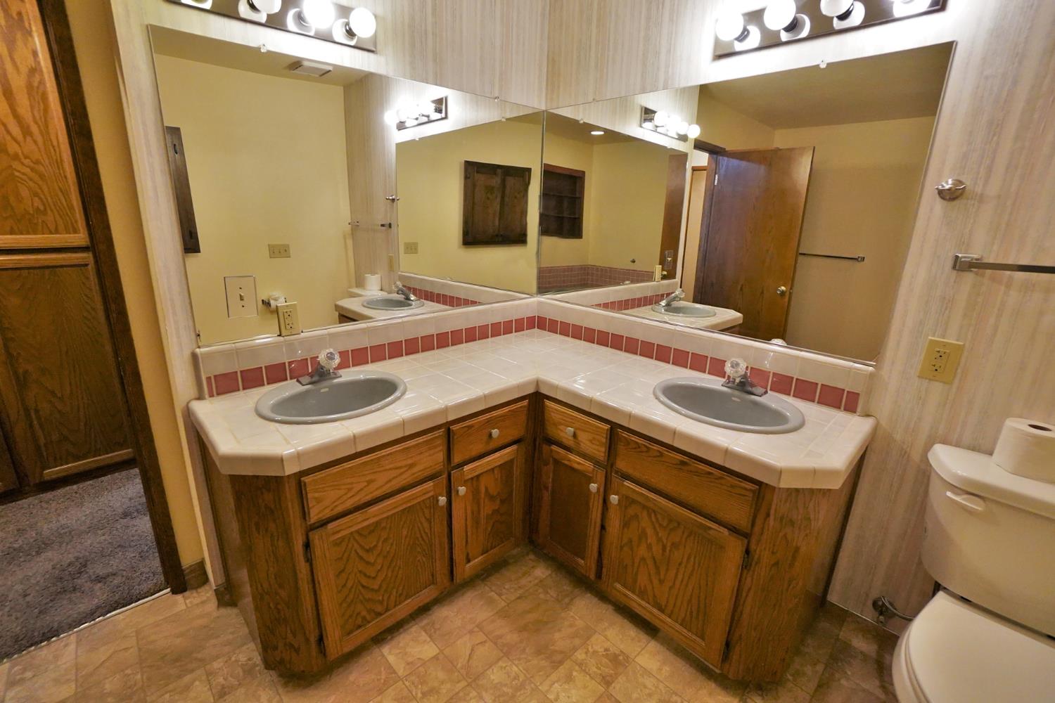 2479 Carter Way, Hanford, CA 93230