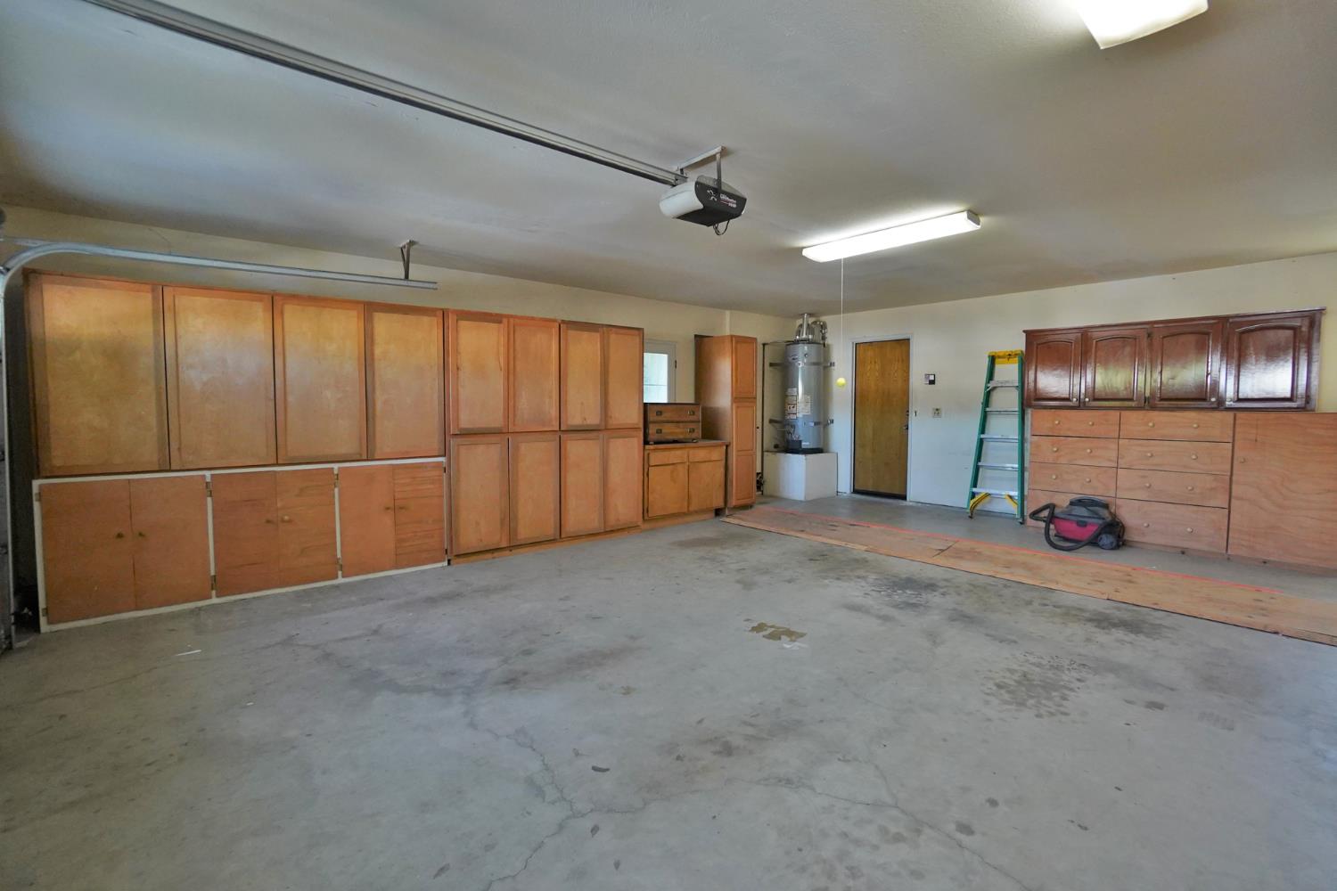 2479 Carter Way, Hanford, CA 93230