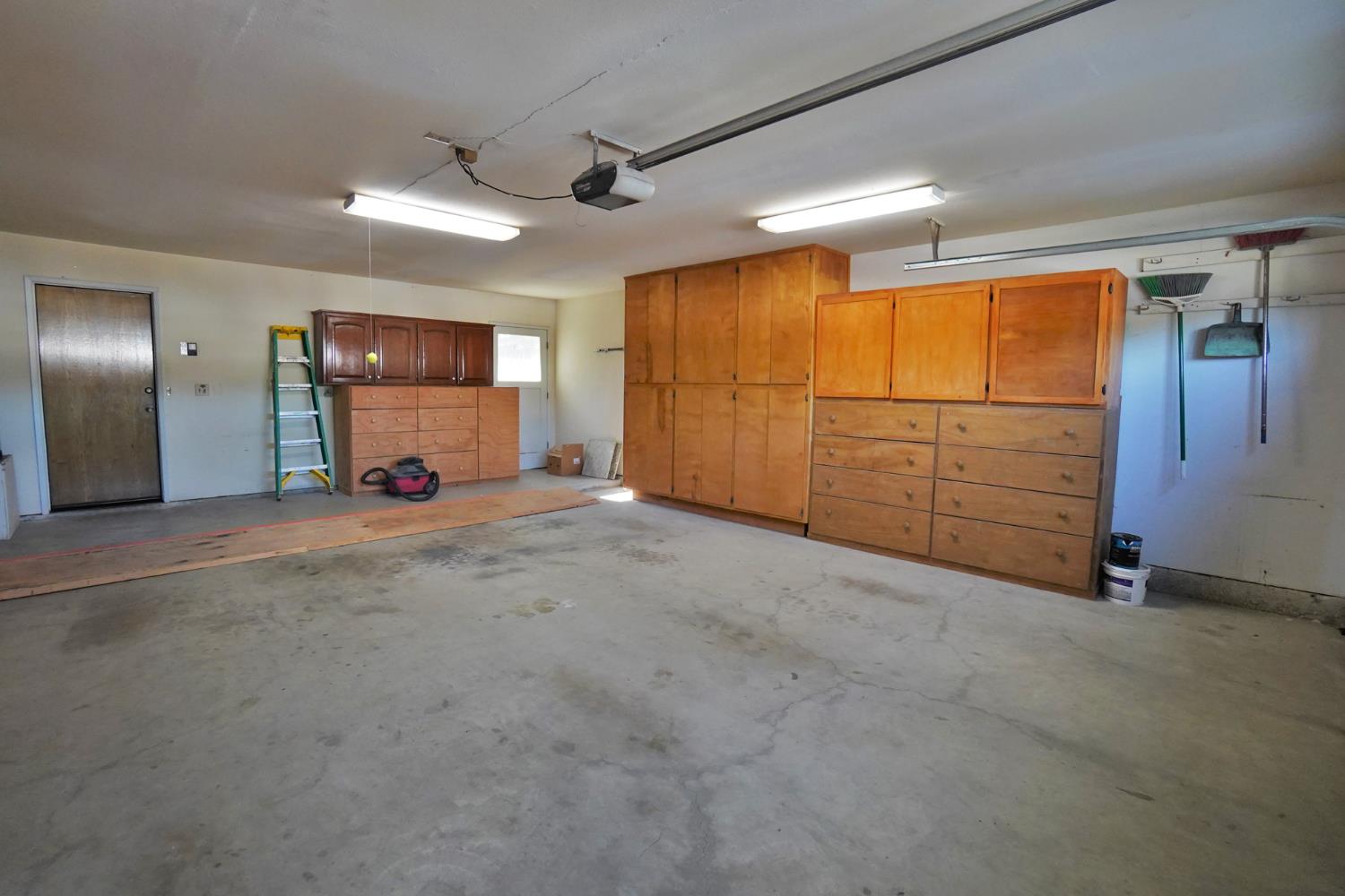 2479 Carter Way, Hanford, CA 93230